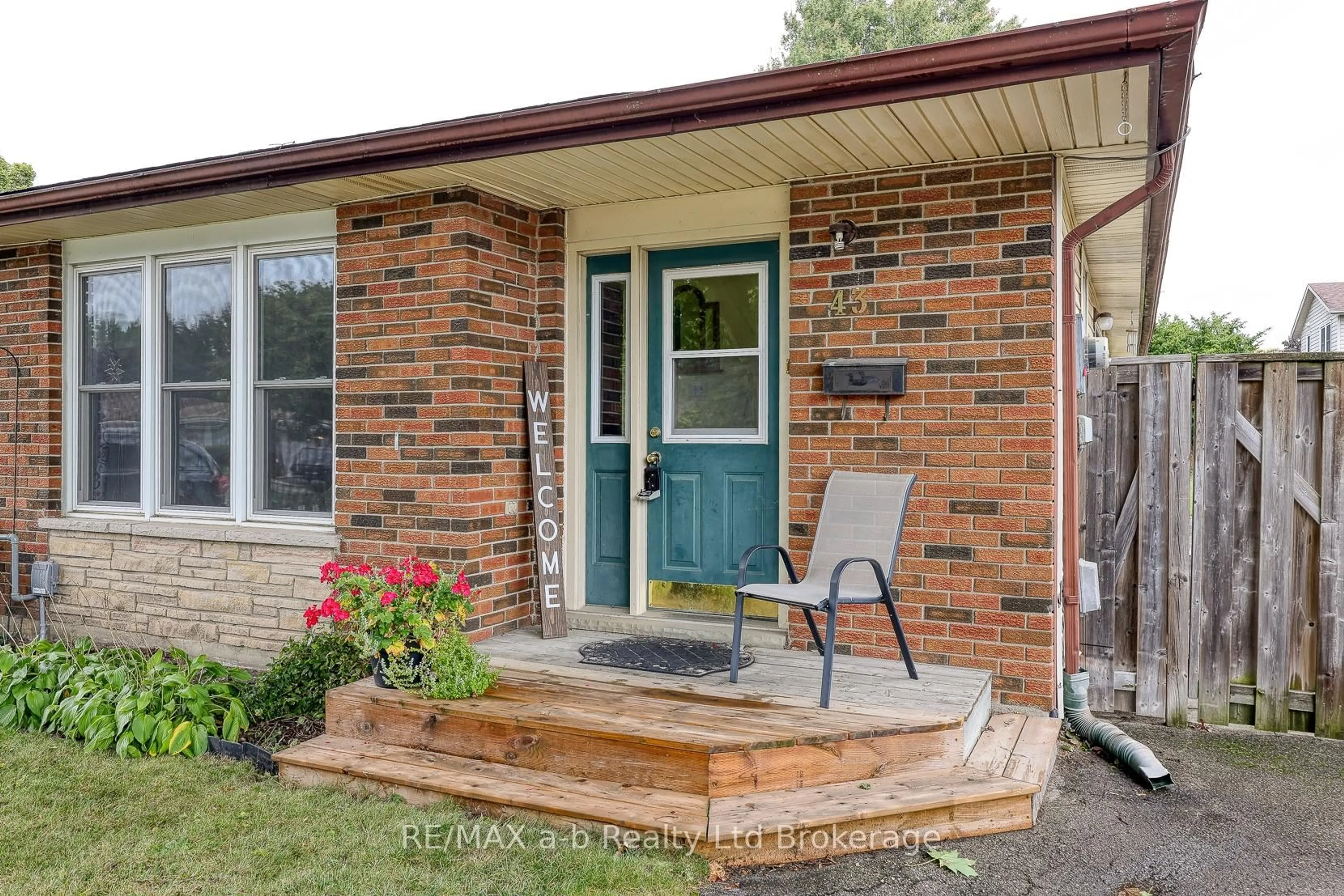Home with brick exterior material, street for 43 Witty Ave, Ingersoll Ontario N5C 3P2