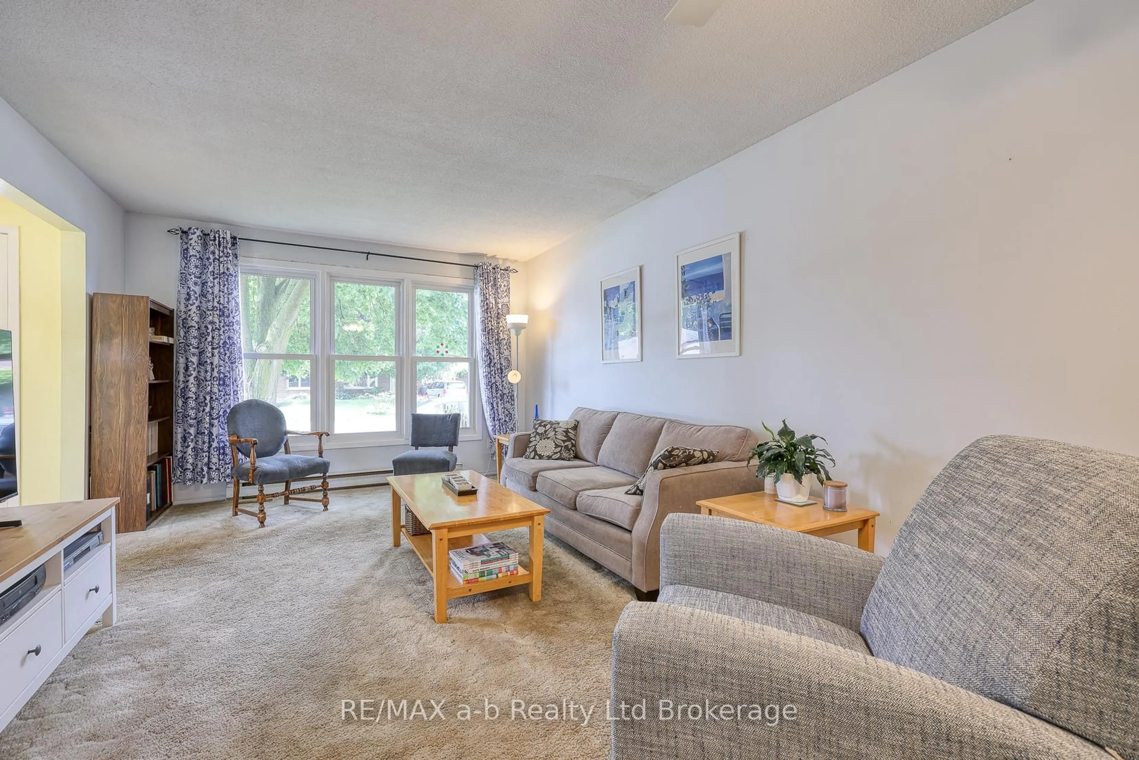 Living room with furniture, unknown for 43 Witty Ave, Ingersoll Ontario N5C 3P2