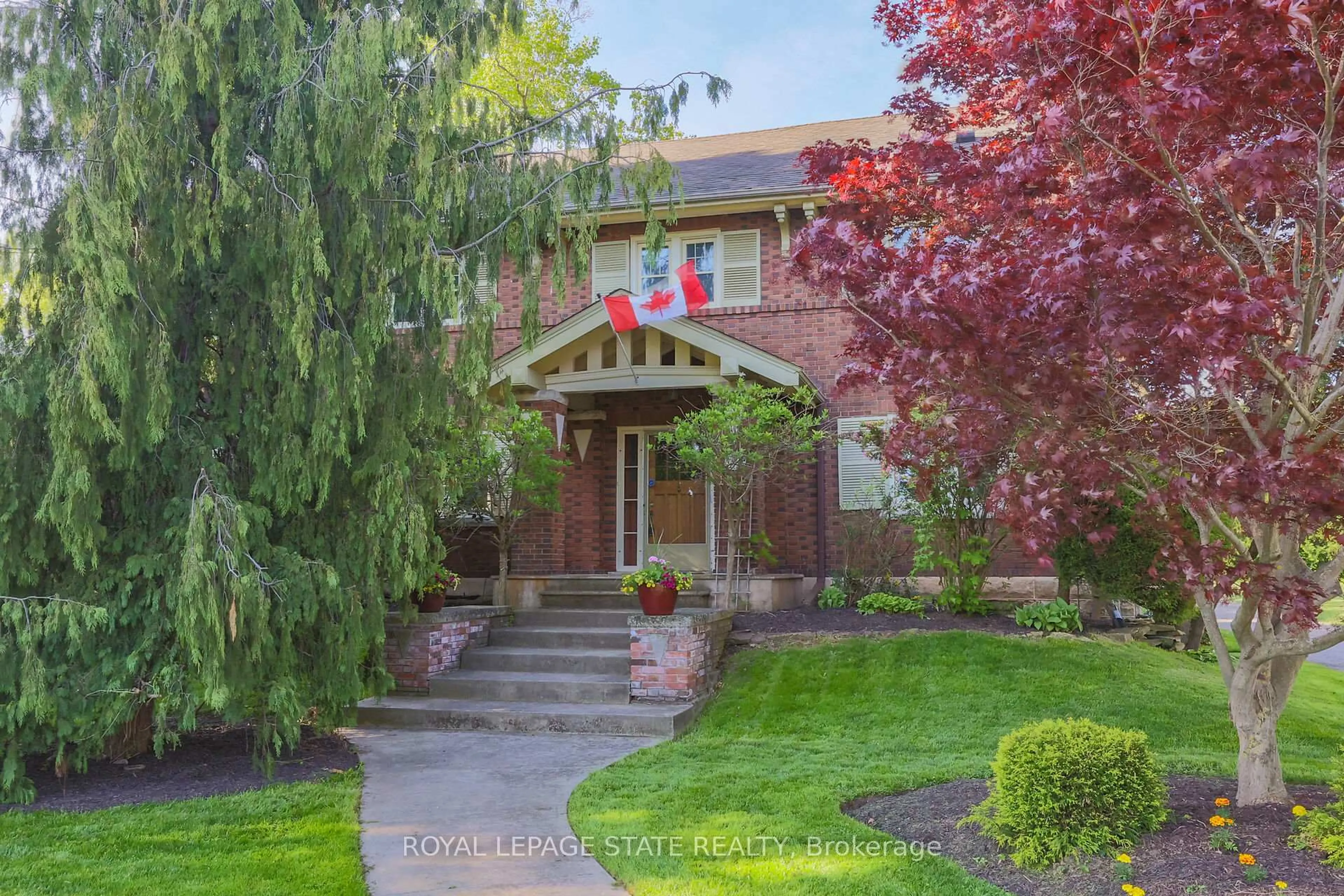 Unknown for 102 Main St, Grimsby Ontario L3M 1N8