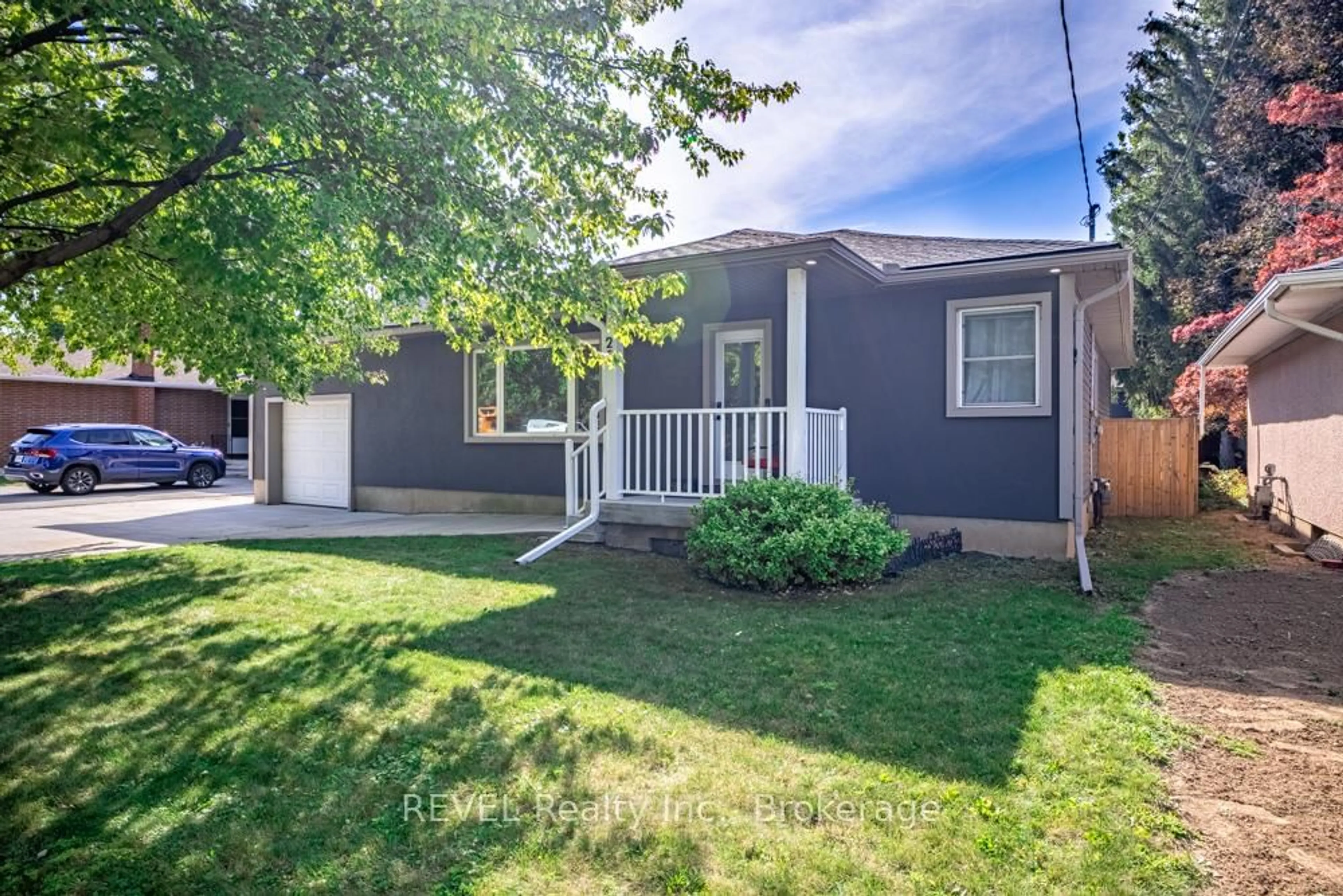 Home with vinyl exterior material, street for 25 Arthur St, St. Catharines Ontario L2M 1G8