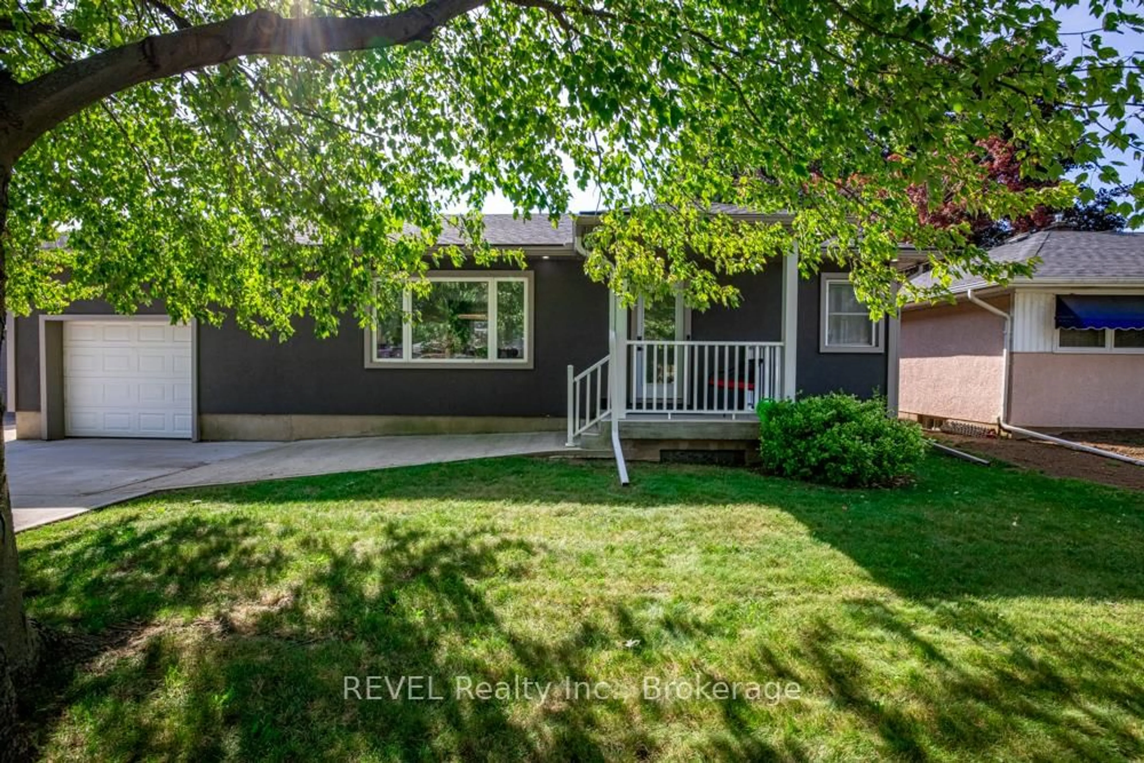 Home with vinyl exterior material, street for 25 Arthur St, St. Catharines Ontario L2M 1G8