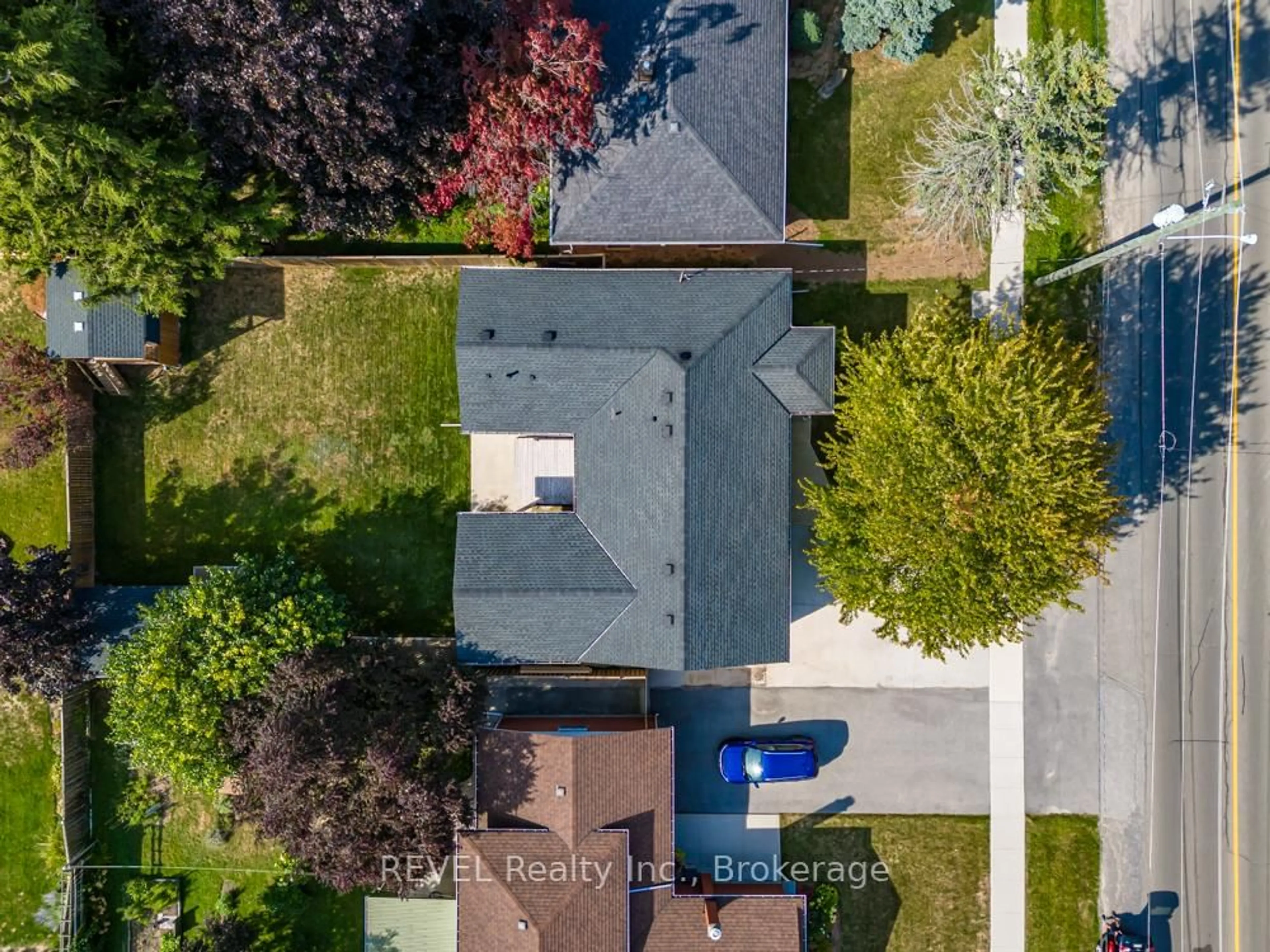 A pic from outside/outdoor area/front of a property/back of a property/a pic from drone, street for 25 Arthur St, St. Catharines Ontario L2M 1G8