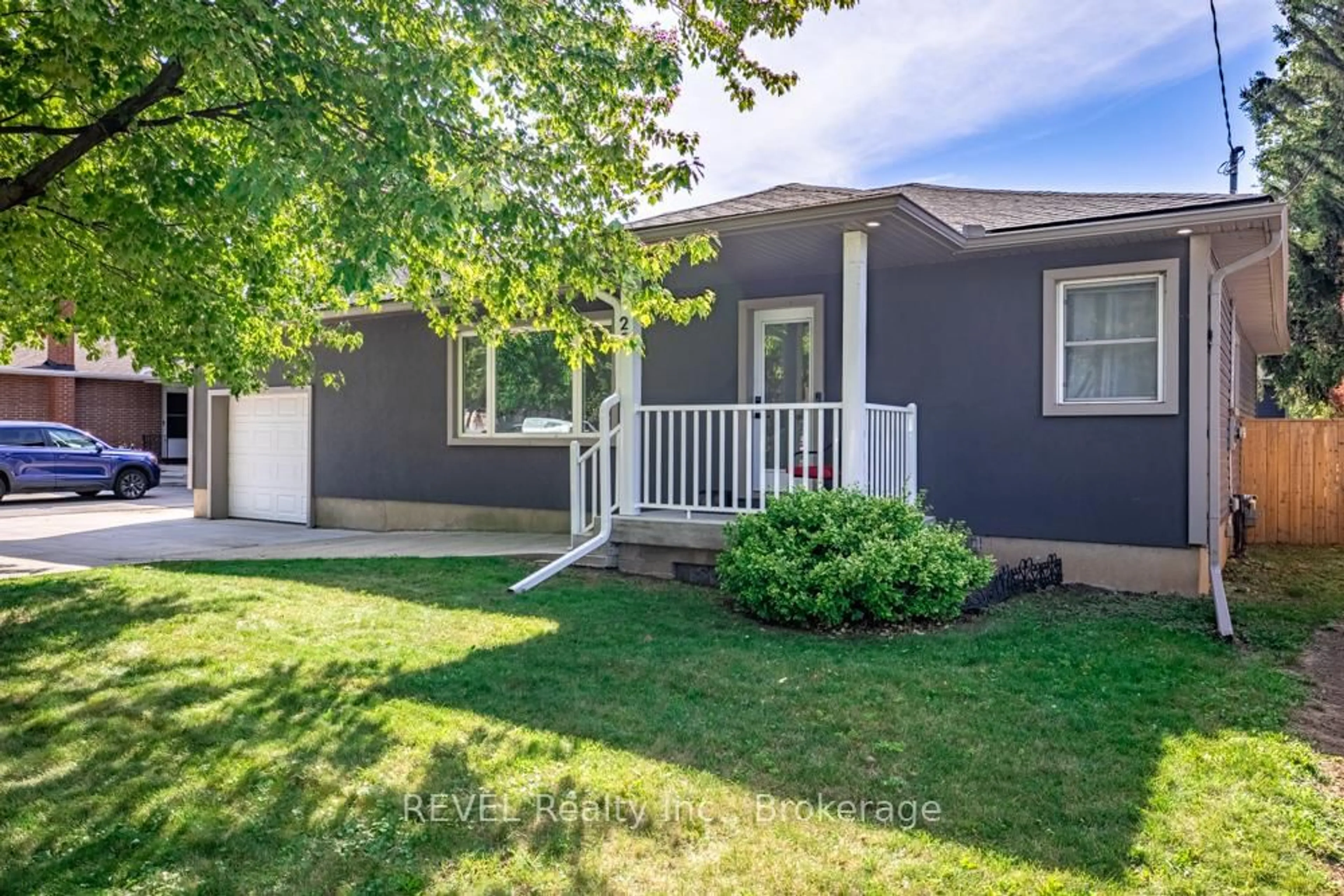 Home with vinyl exterior material, street for 25 Arthur St, St. Catharines Ontario L2M 1G8
