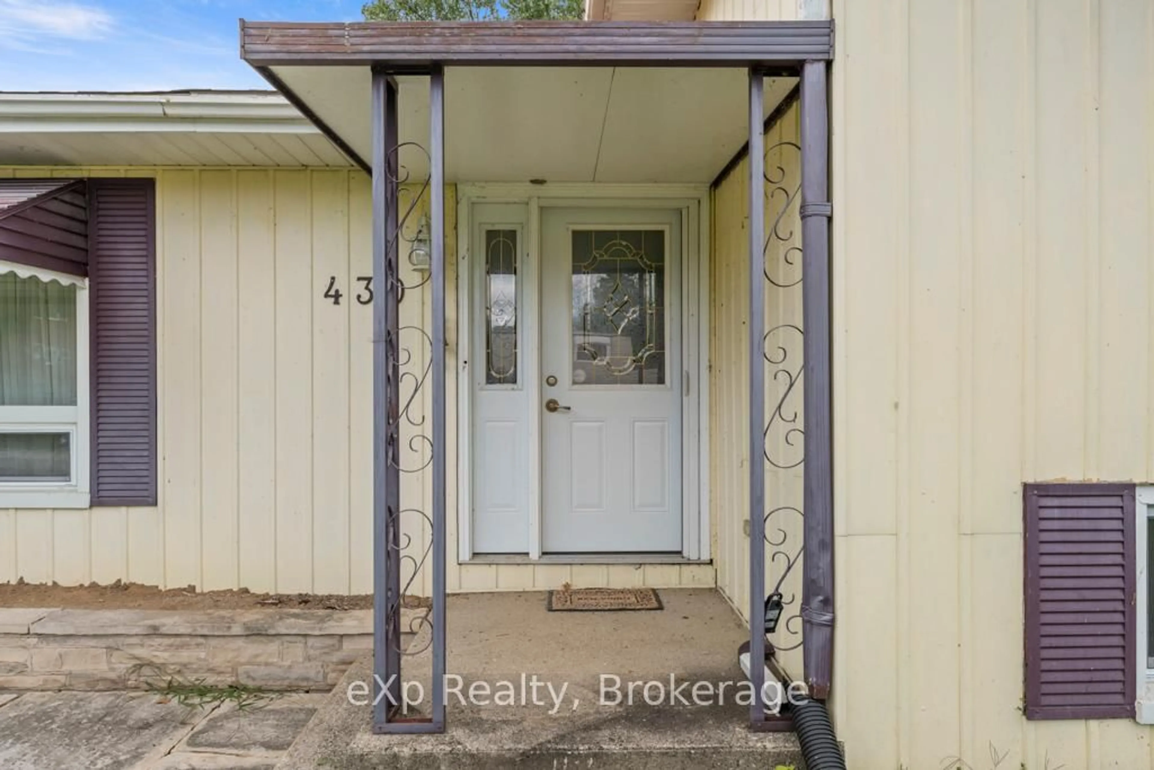 Indoor entryway for 430 Isaac St, South Bruce Peninsula Ontario N0H 2T0