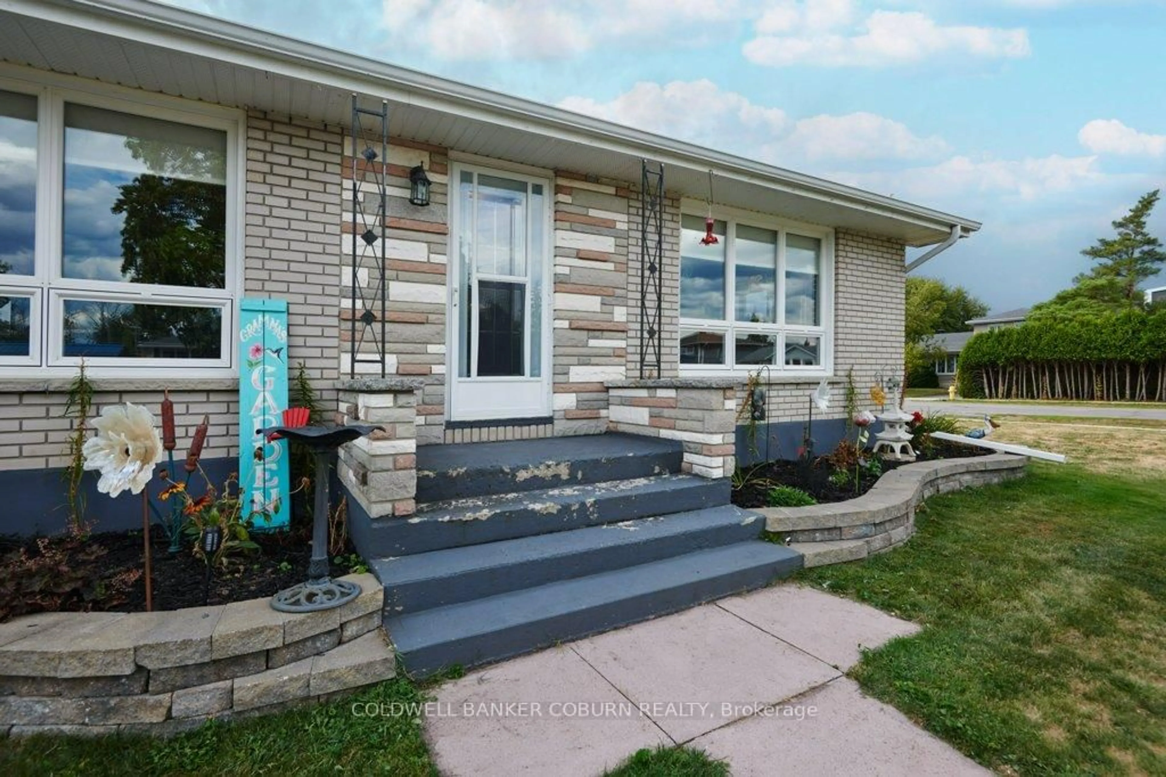 Home with vinyl exterior material, street for 71 Fifth St, South Dundas Ontario K0C 1X0