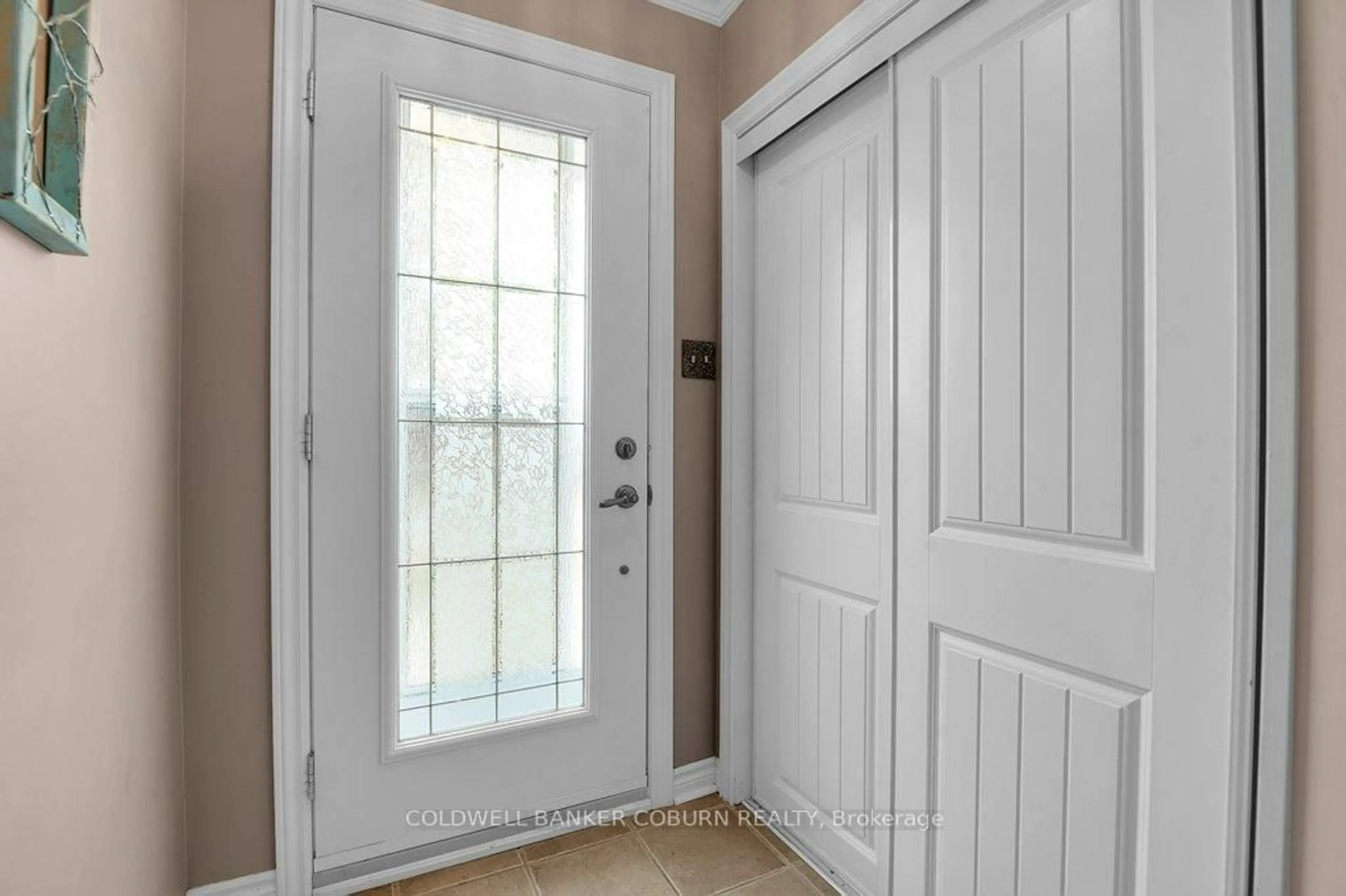 Indoor entryway for 71 Fifth St, South Dundas Ontario K0C 1X0