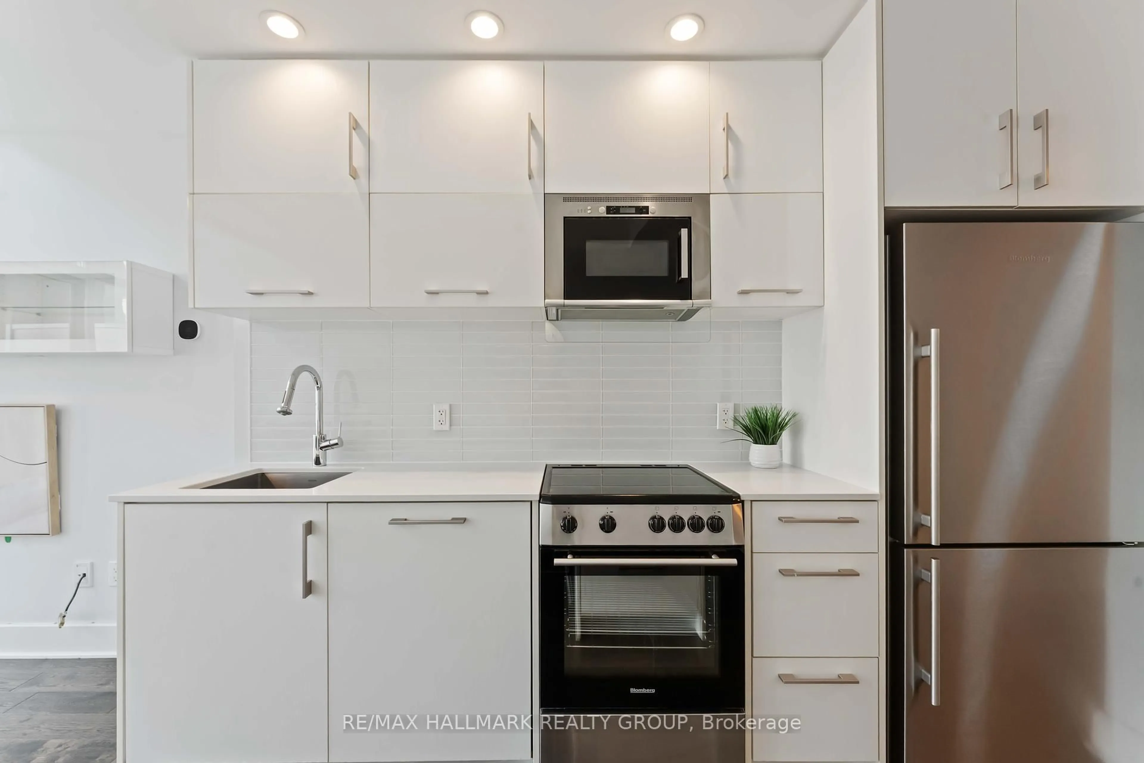 Standard kitchen, unknown for 255 BAY St #1209, Ottawa Ontario K1R 0C5