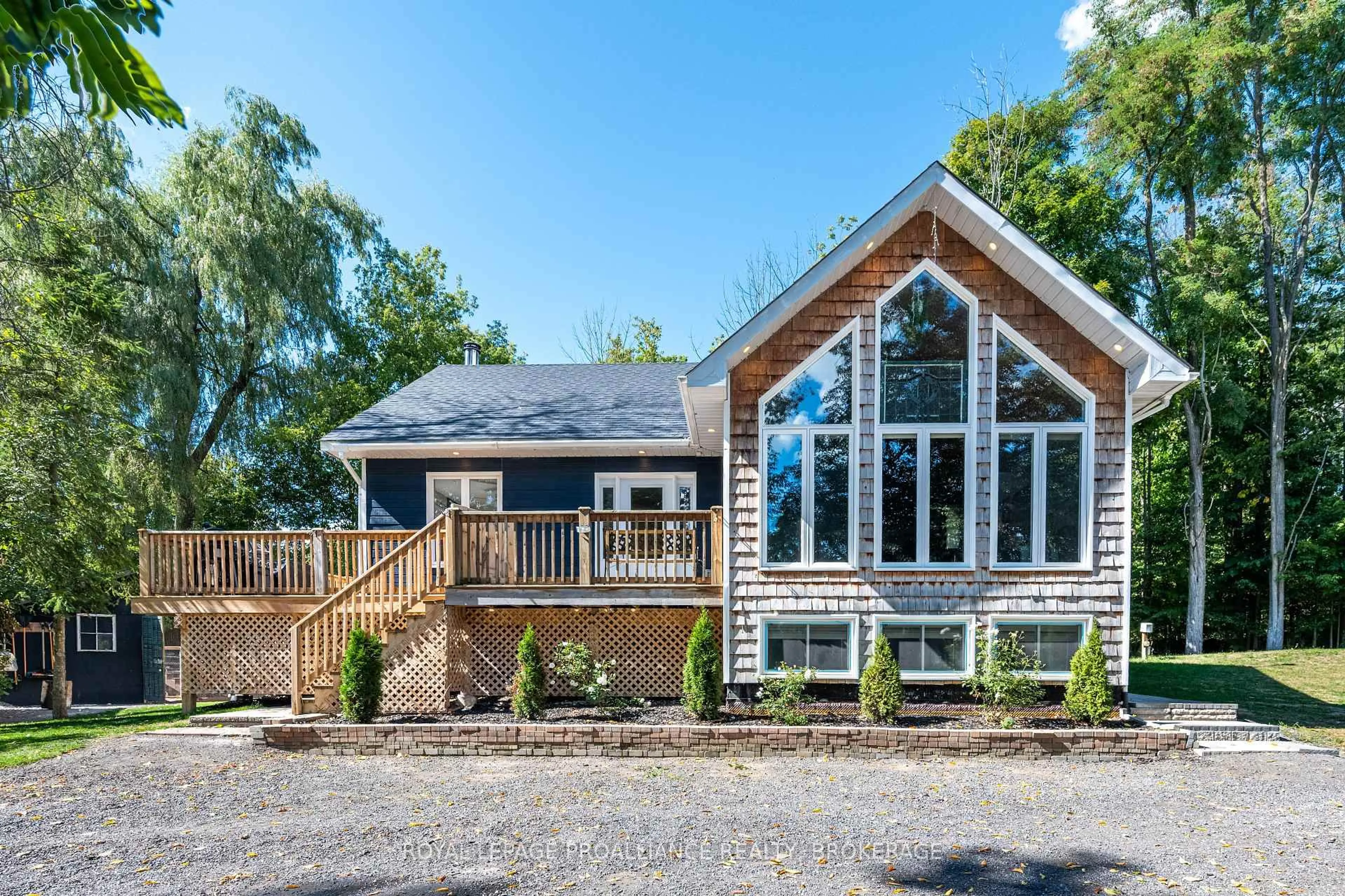 Home with vinyl exterior material, water/lake/river/ocean view for 72 Franklin St, Tweed Ontario K0K 2L0