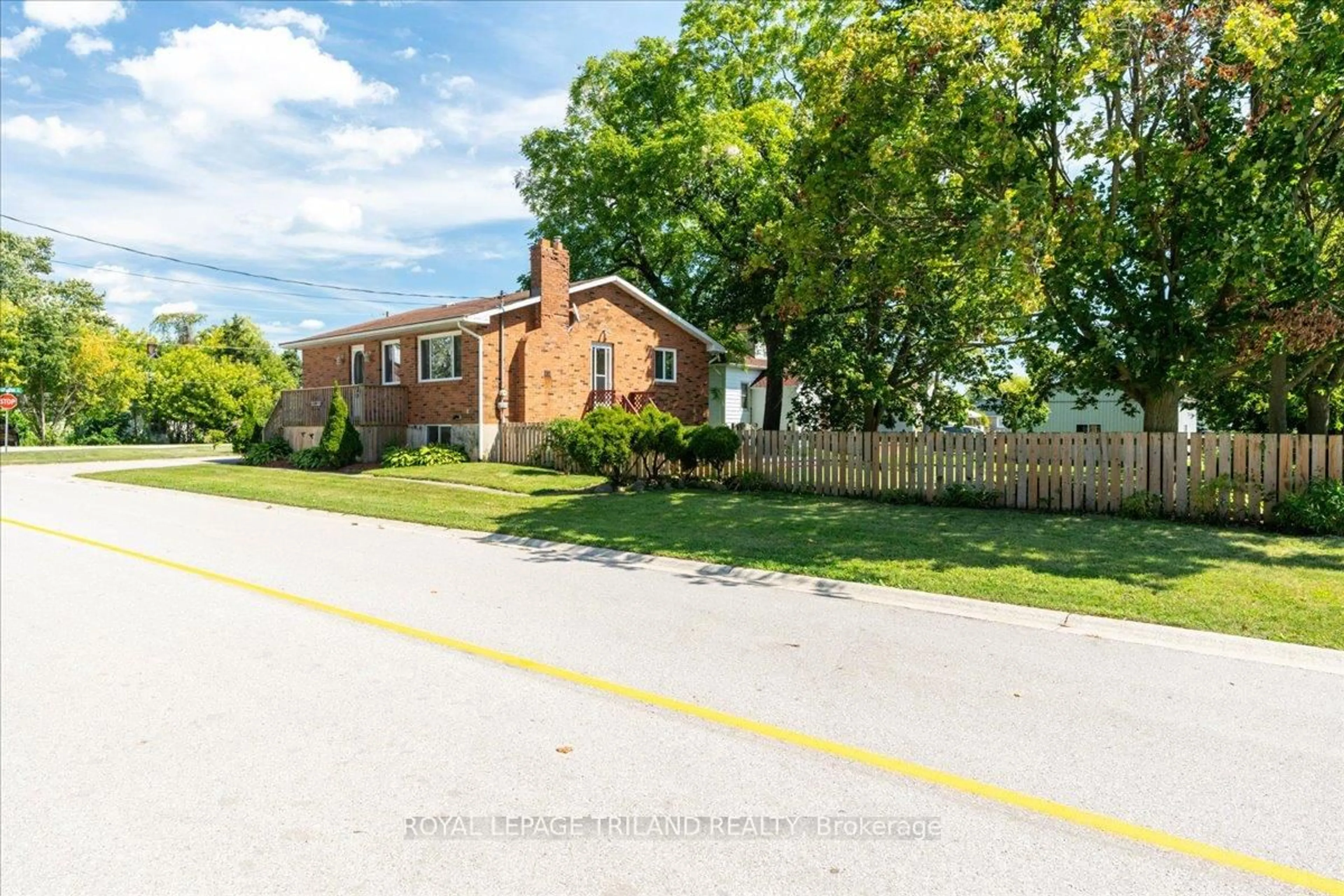 A pic from outside/outdoor area/front of a property/back of a property/a pic from drone, street for 20 ARGYLE St, Southwest Middlesex Ontario N0L 1A0