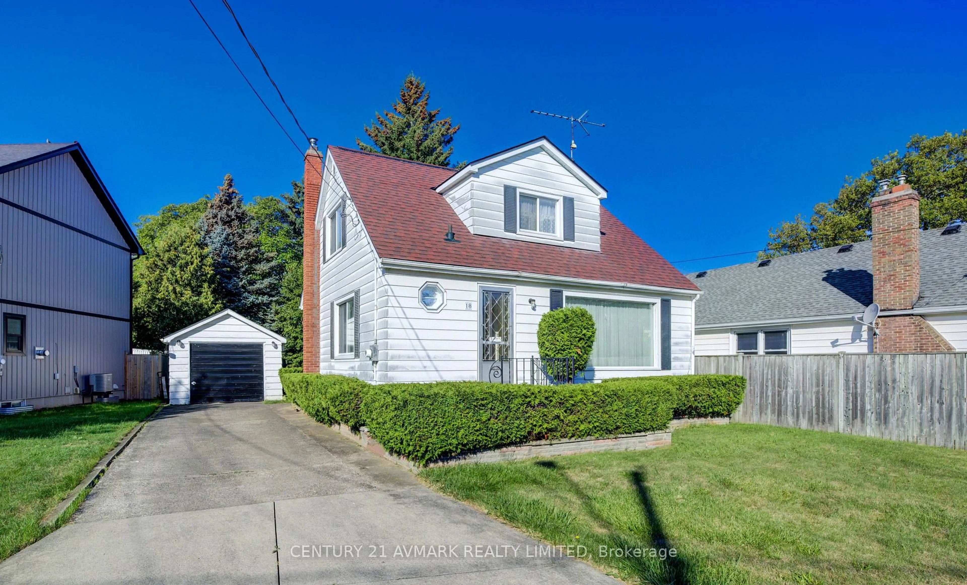 Home with vinyl exterior material, street for 18 Jubilee Dr, St. Catharines Ontario L2M 4P8