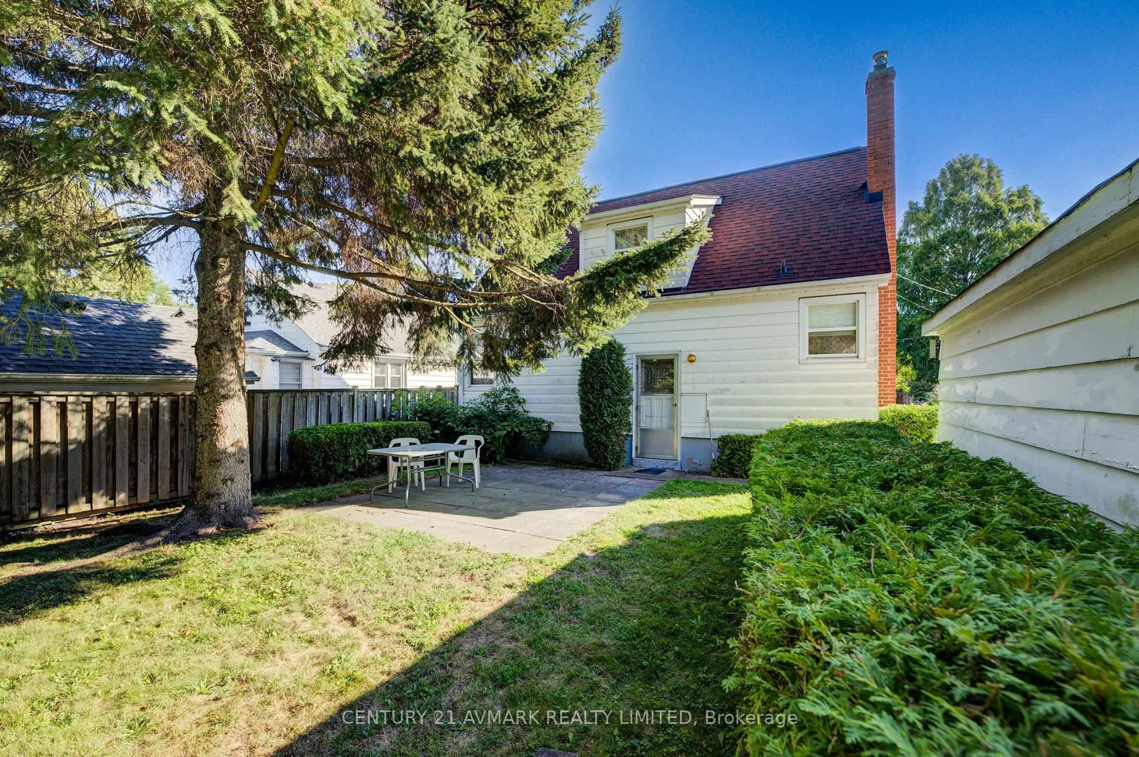 Patio, street for 18 Jubilee Dr, St. Catharines Ontario L2M 4P8