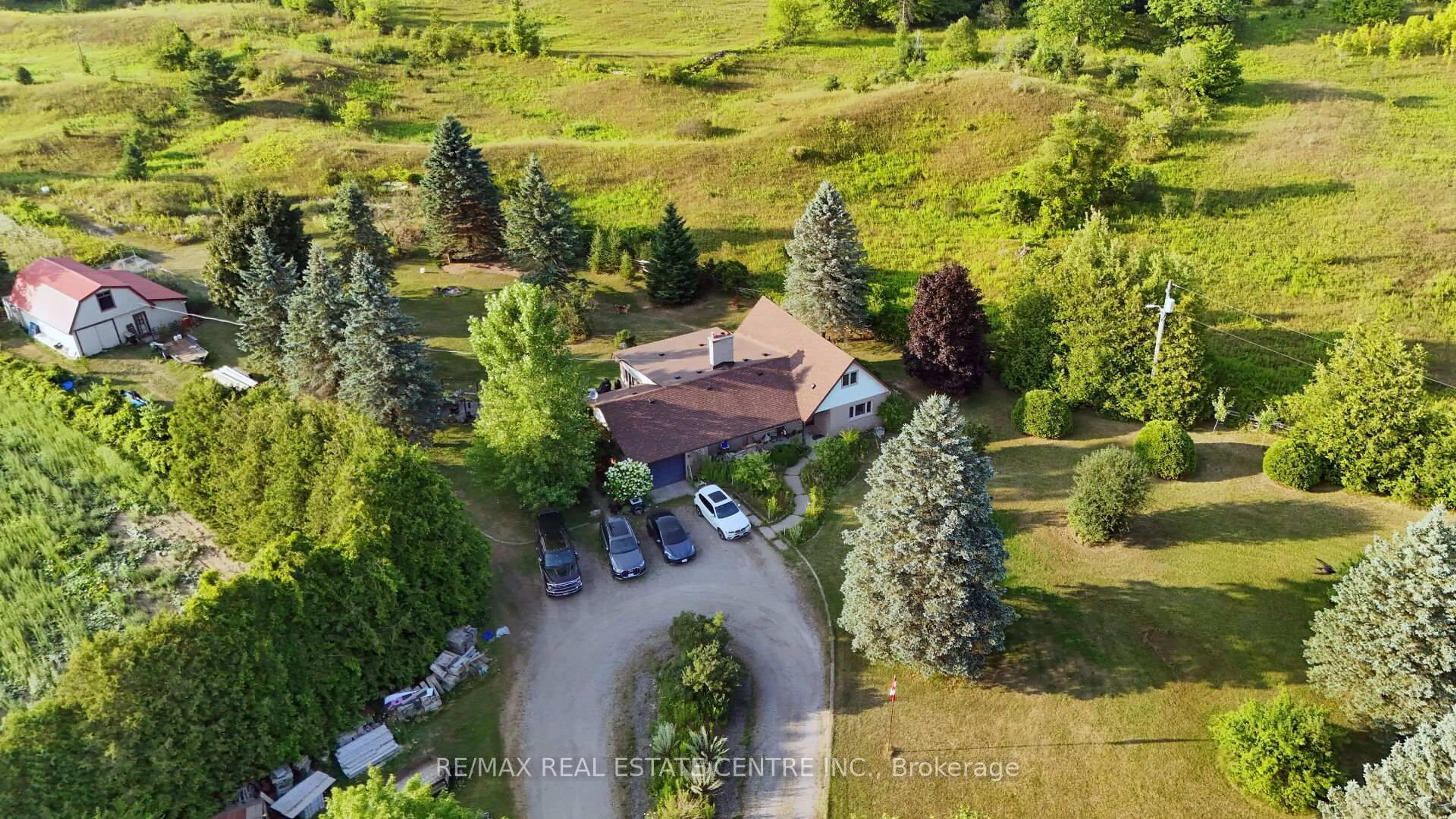 A pic from outside/outdoor area/front of a property/back of a property/a pic from drone, unknown for 8438 HWY 7, Guelph/Eramosa Ontario N0B 2K0
