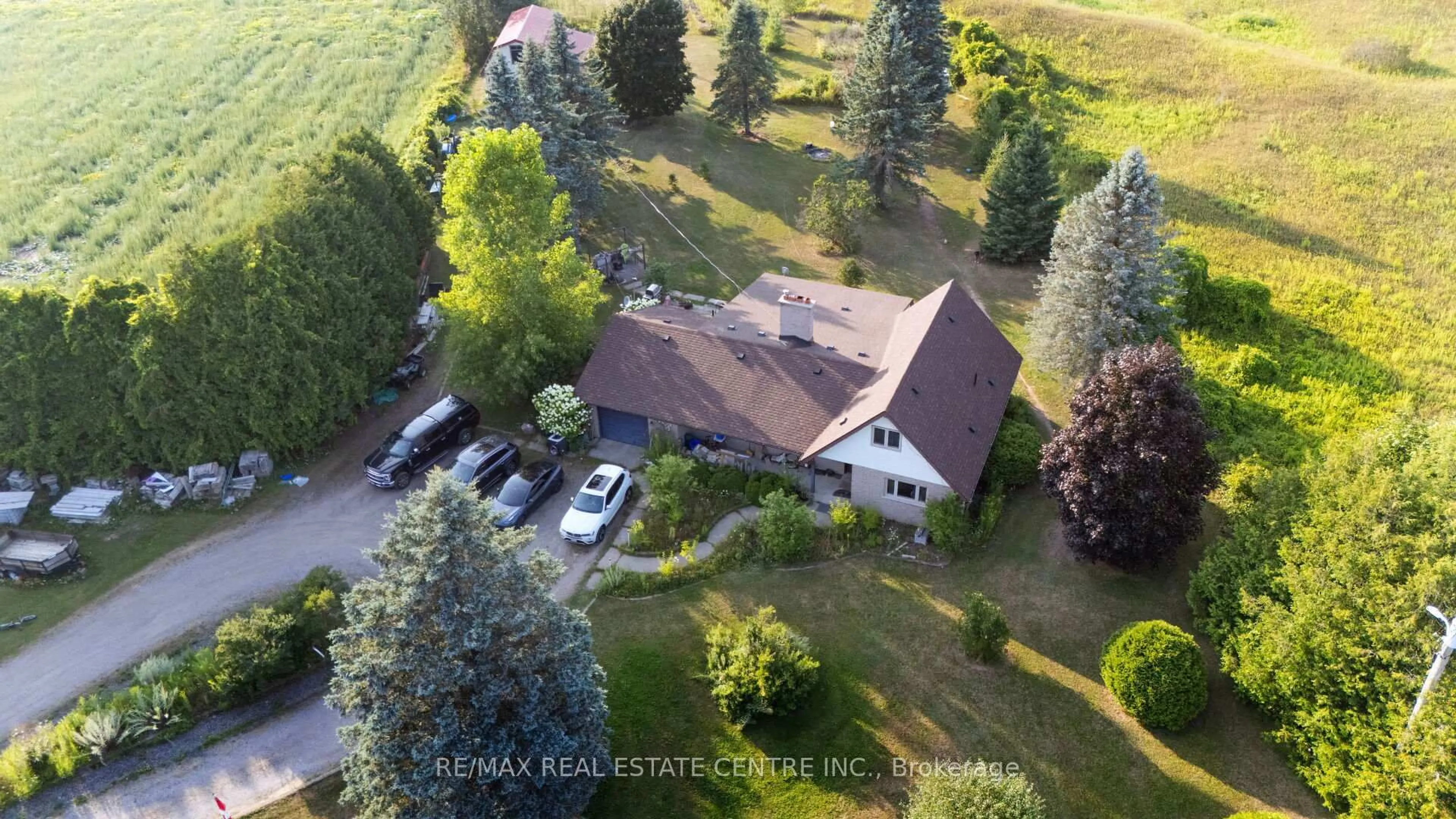 A pic from outside/outdoor area/front of a property/back of a property/a pic from drone, unknown for 8438 HWY 7, Guelph/Eramosa Ontario N0B 2K0