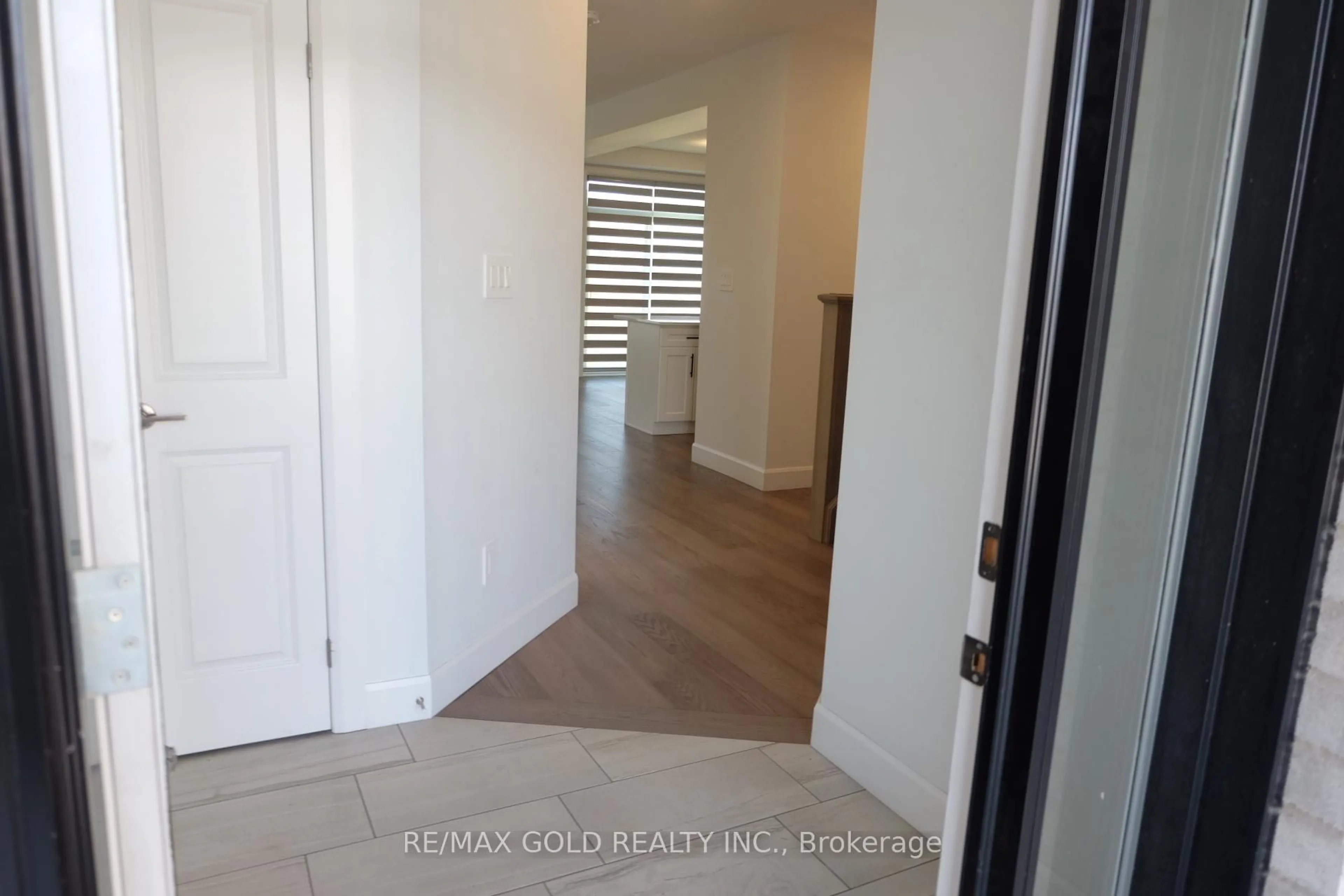 Indoor entryway for 203 Byers St, London South Ontario N6L 1K3