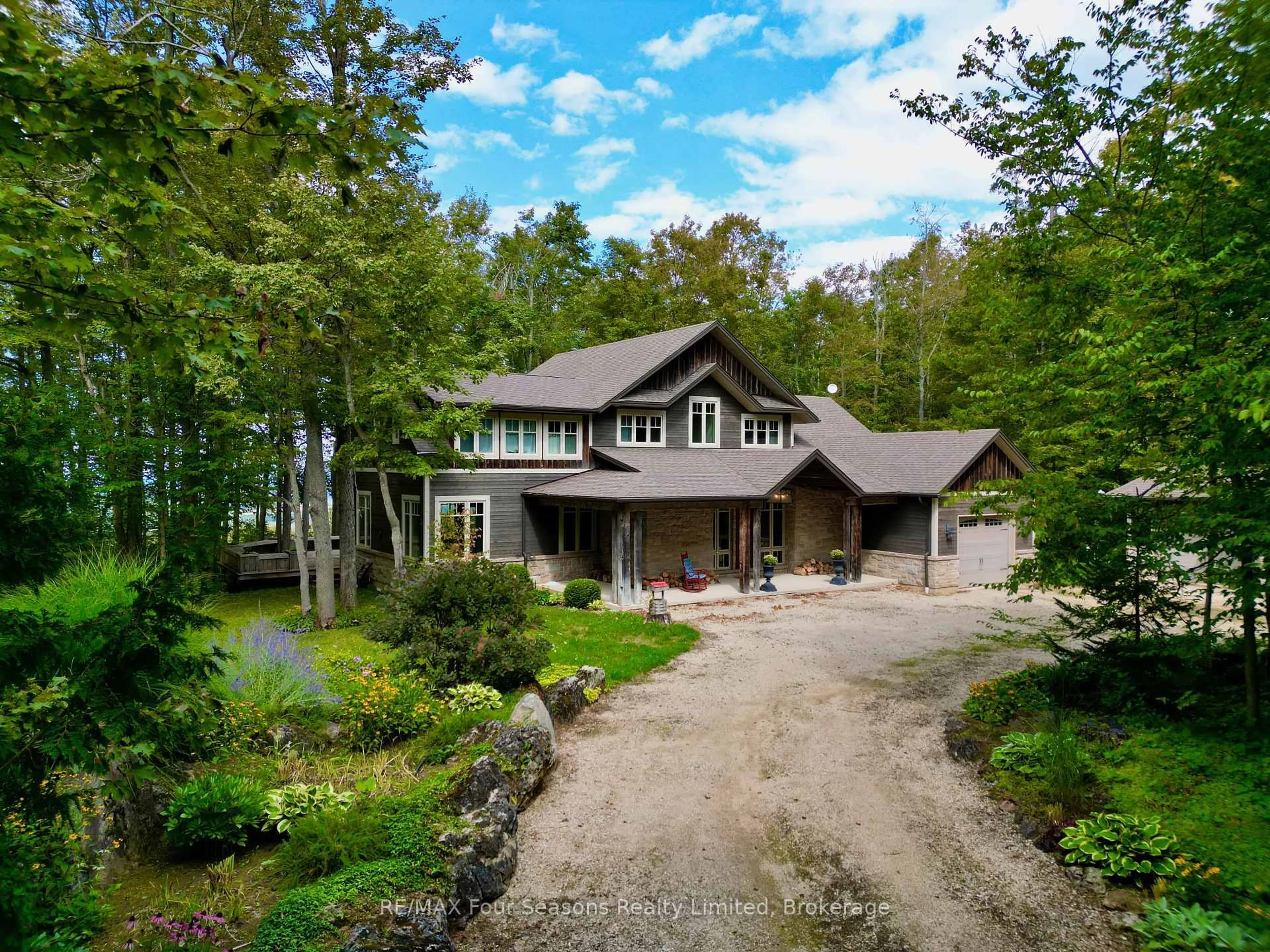 A pic from outside/outdoor area/front of a property/back of a property/a pic from drone, unknown for 177 Osprey Hts, Grey Highlands Ontario N0C 1M0