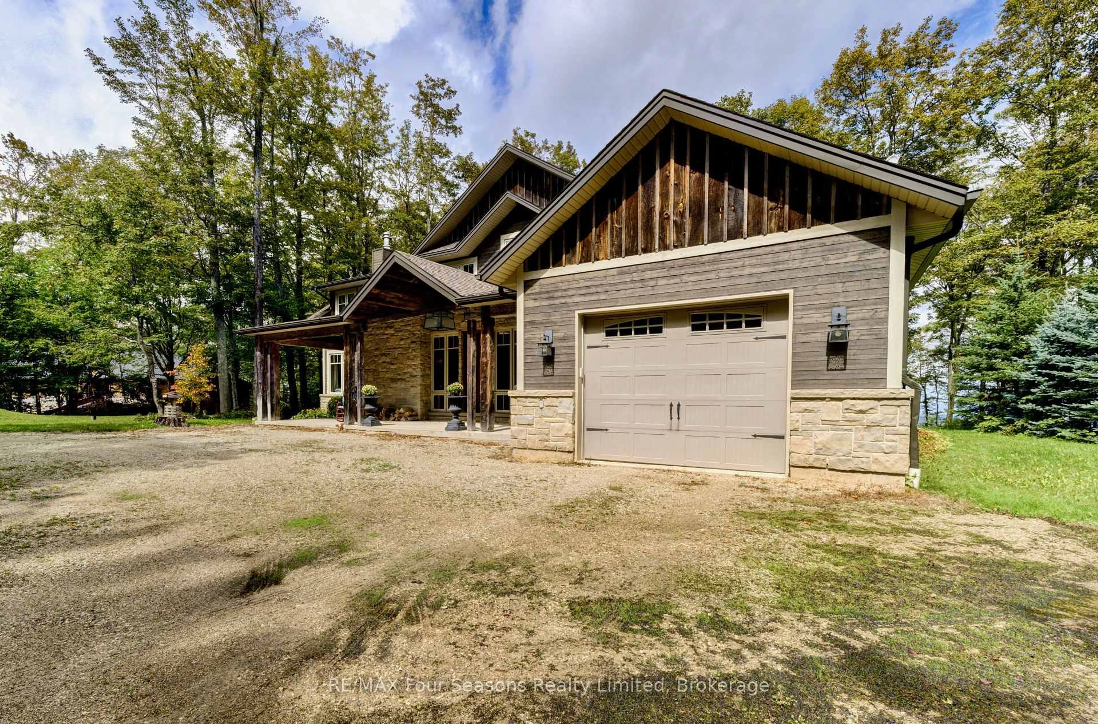 Home with brick exterior material, unknown for 177 Osprey Hts, Grey Highlands Ontario N0C 1M0