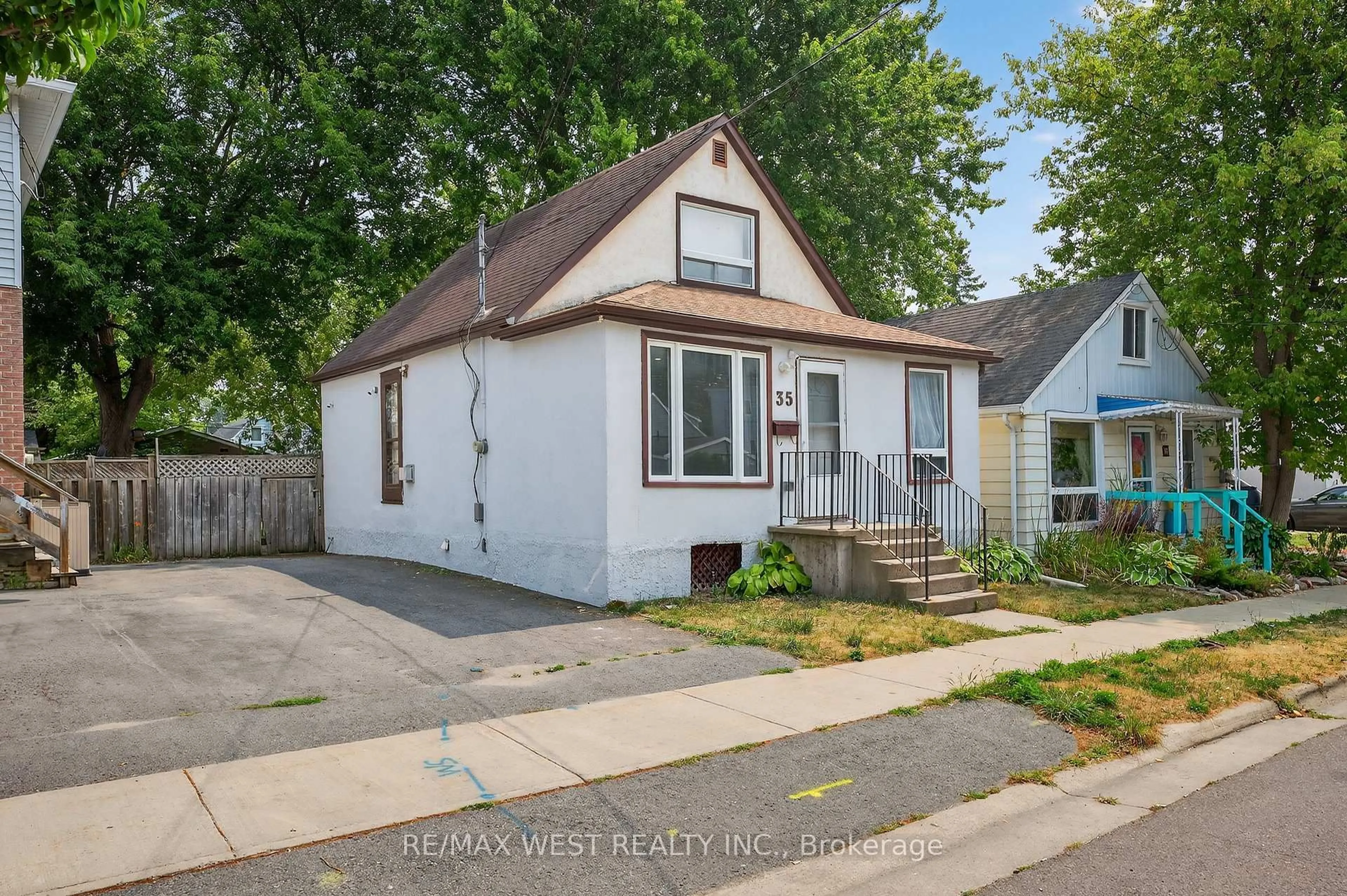 Home with vinyl exterior material, street for 35 Kingscourt Ave, Kingston Ontario K7K 4N6