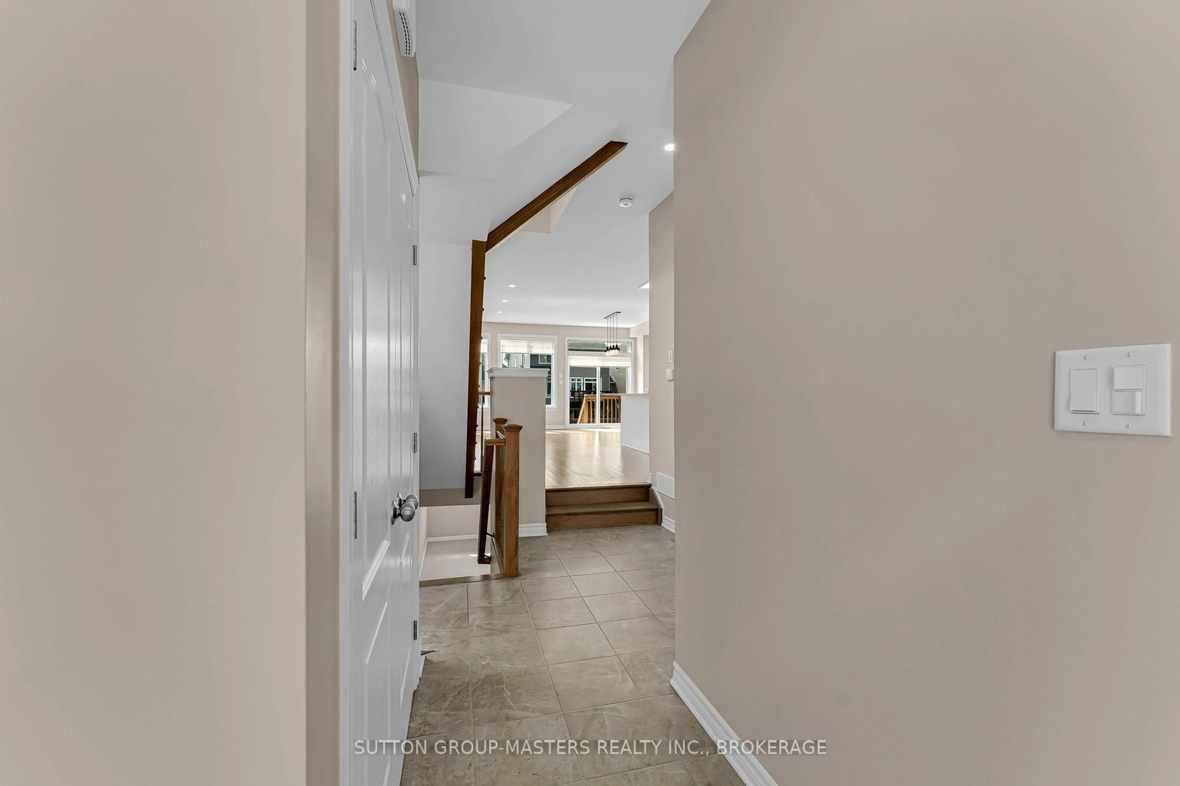 Indoor foyer for 1099 Horizon Dr, Kingston Ontario K7P 0M3