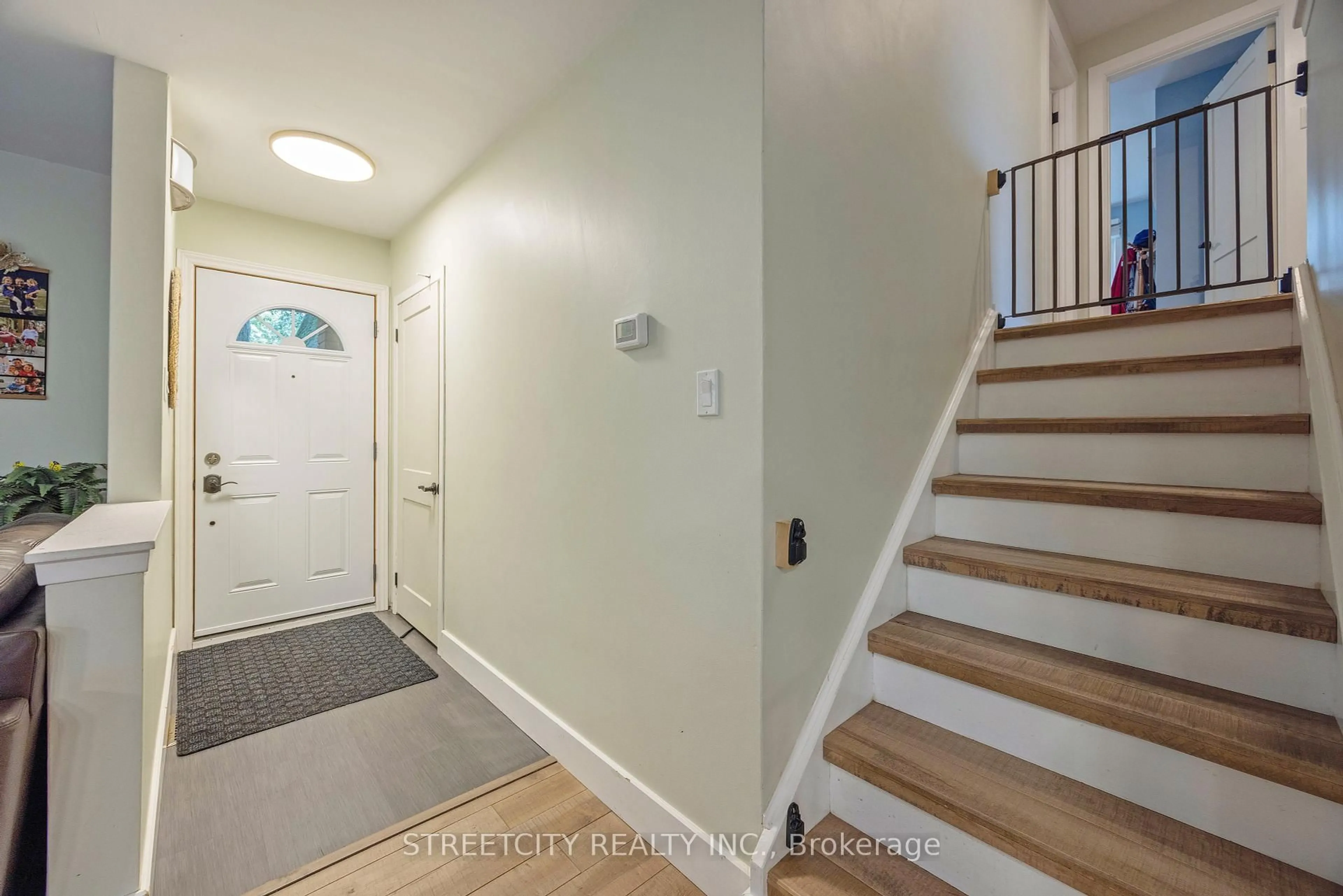 Indoor entryway for 747 Westbury Cres, London South Ontario N6J 3C6