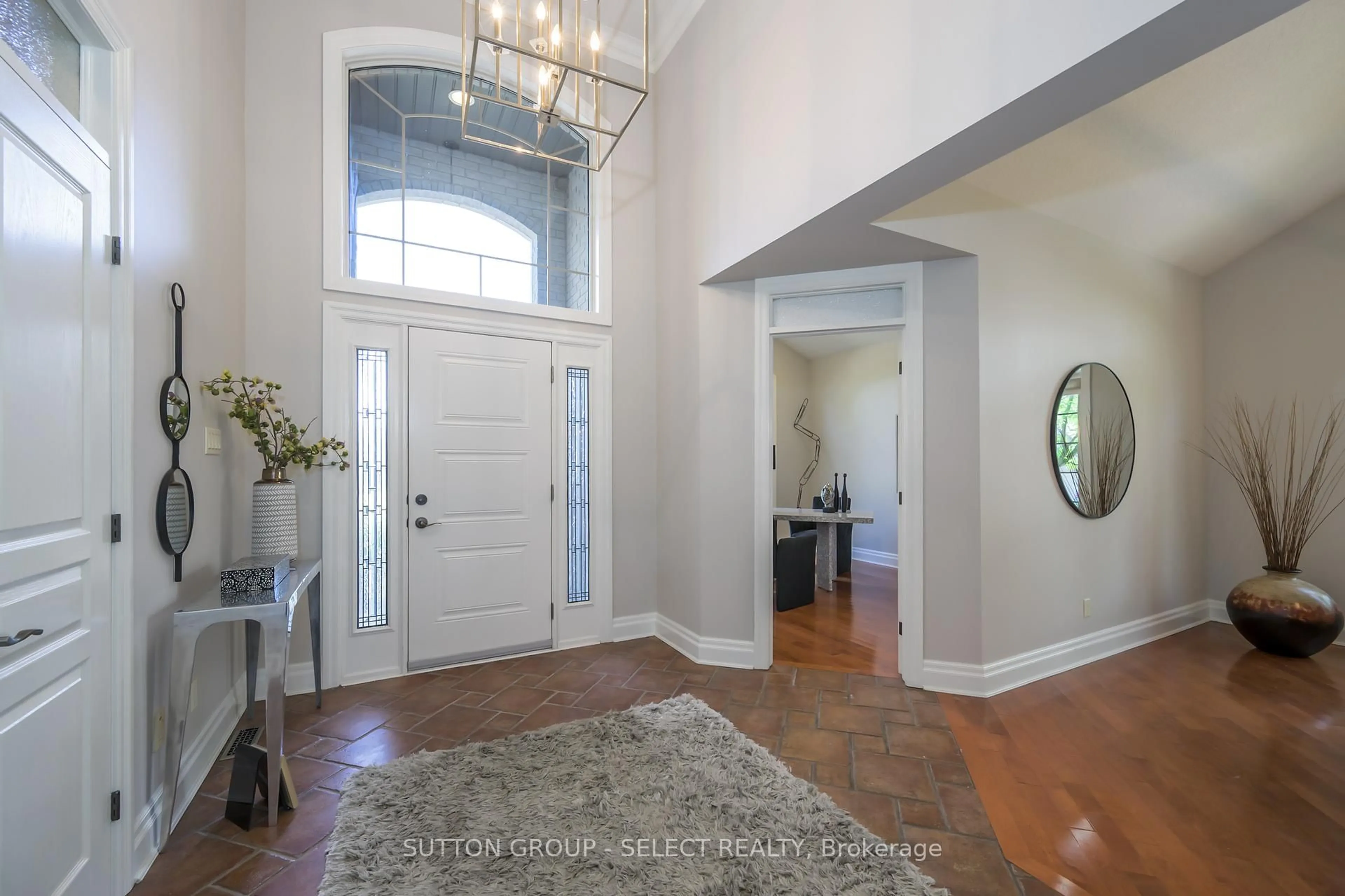 Indoor entryway for 1186 Aintree Rd, London North Ontario N6H 5R1