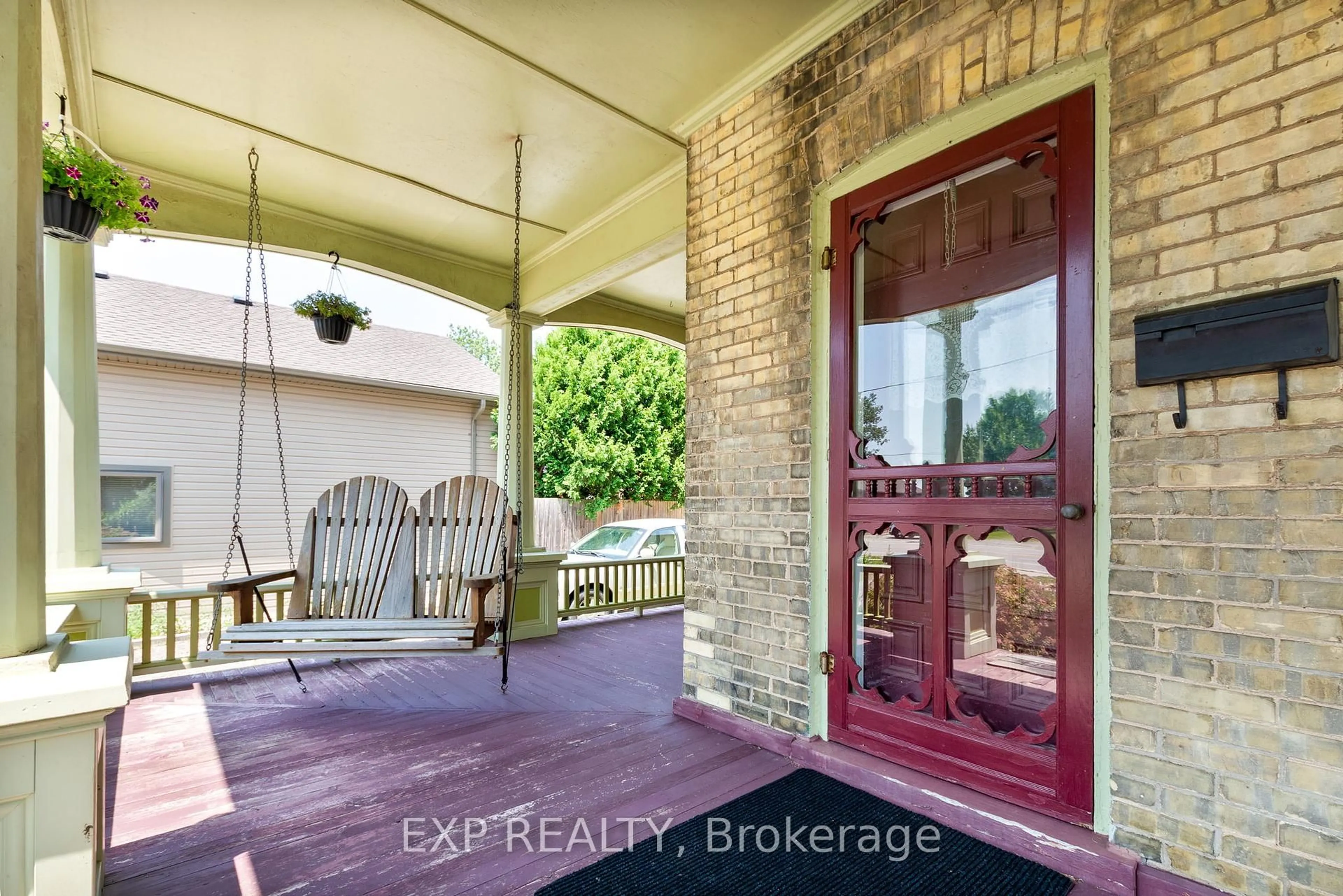 Indoor entryway for 22684 THAMES Rd, Southwest Middlesex Ontario N0L 1A0