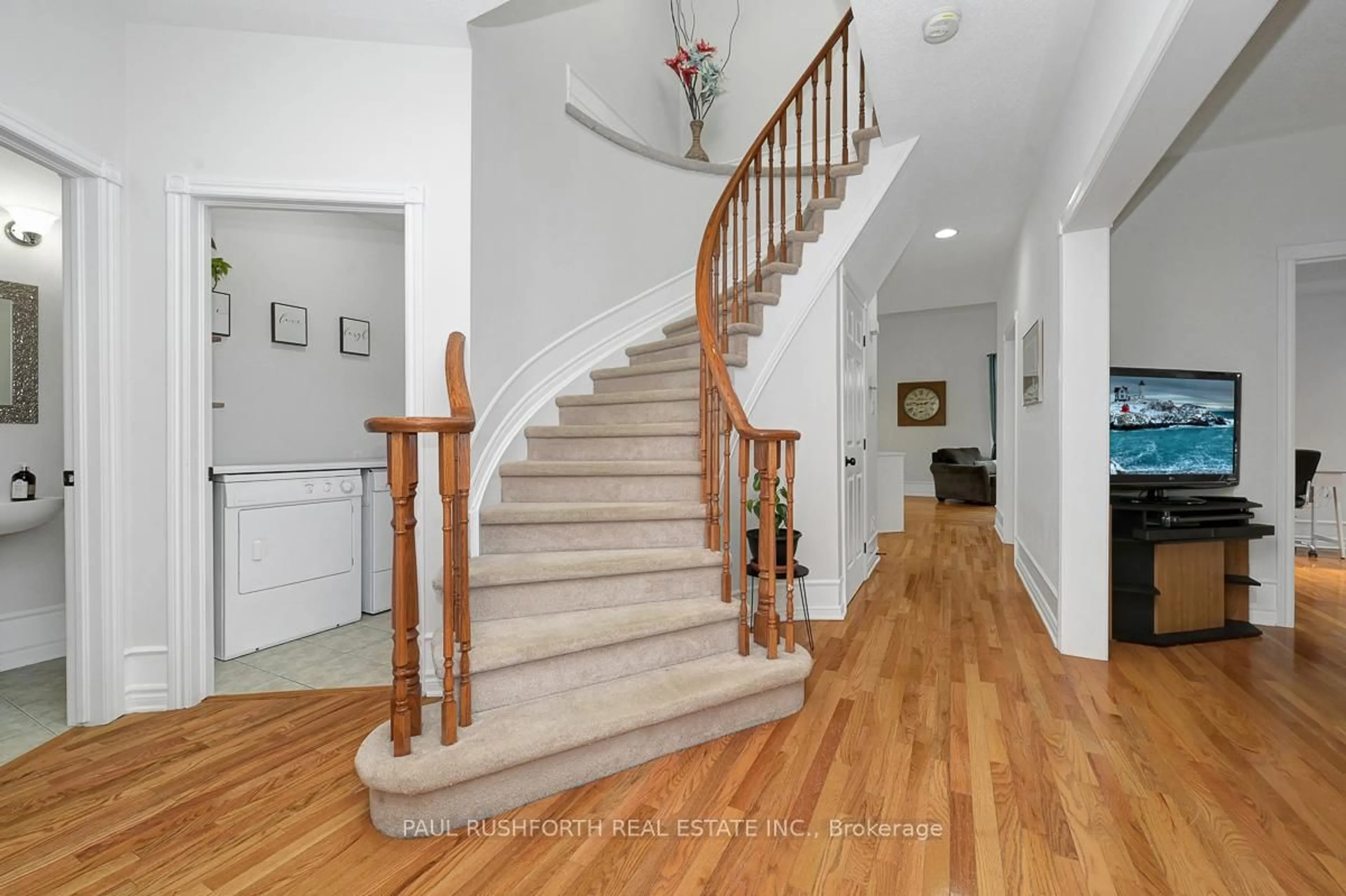 Indoor foyer for 65 Polo Lane, Ottawa Ontario K2M 2Y4