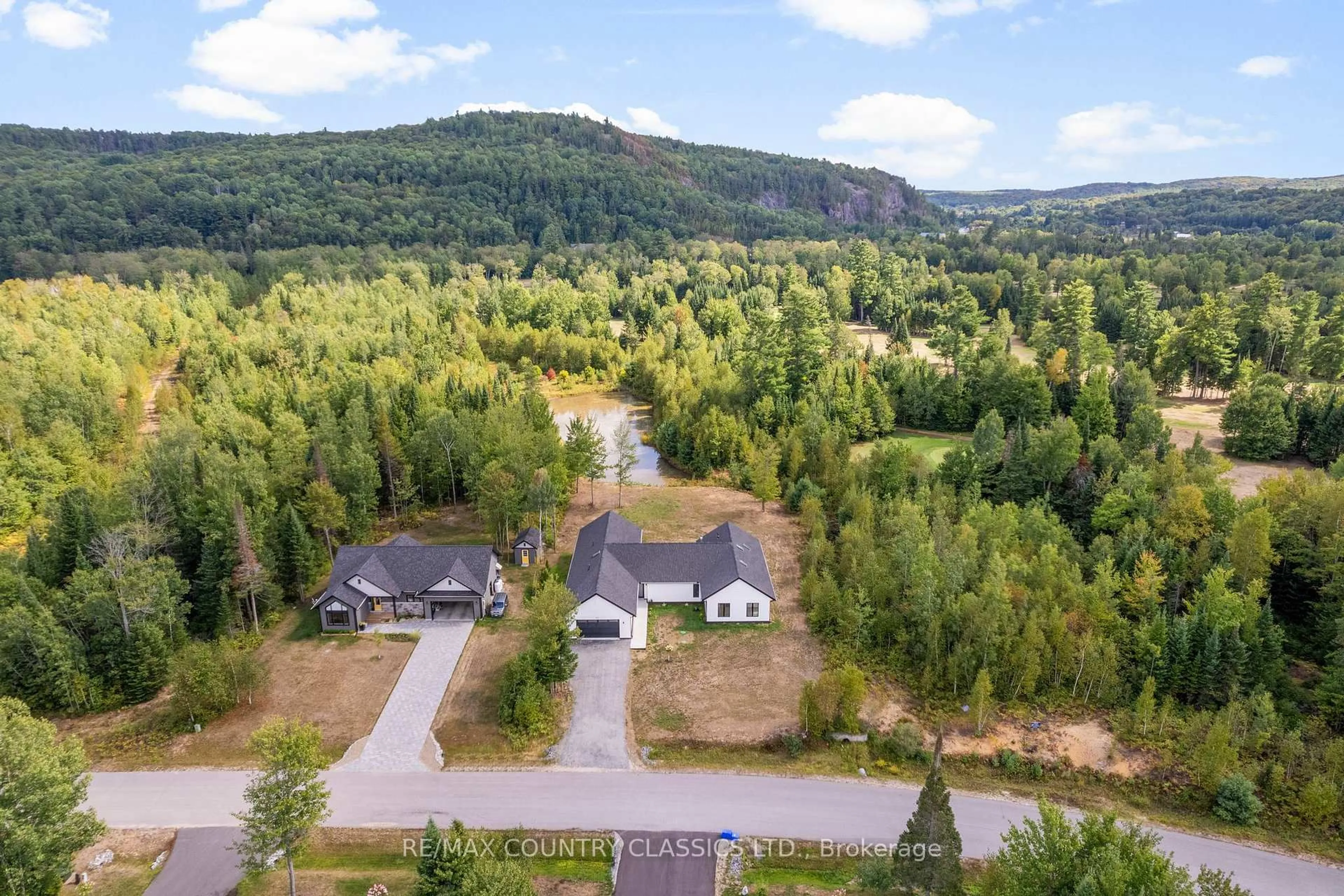 A pic from outside/outdoor area/front of a property/back of a property/a pic from drone, mountain view for 40 Bancroft Ridge Dr, Bancroft Ontario K0L 1C0