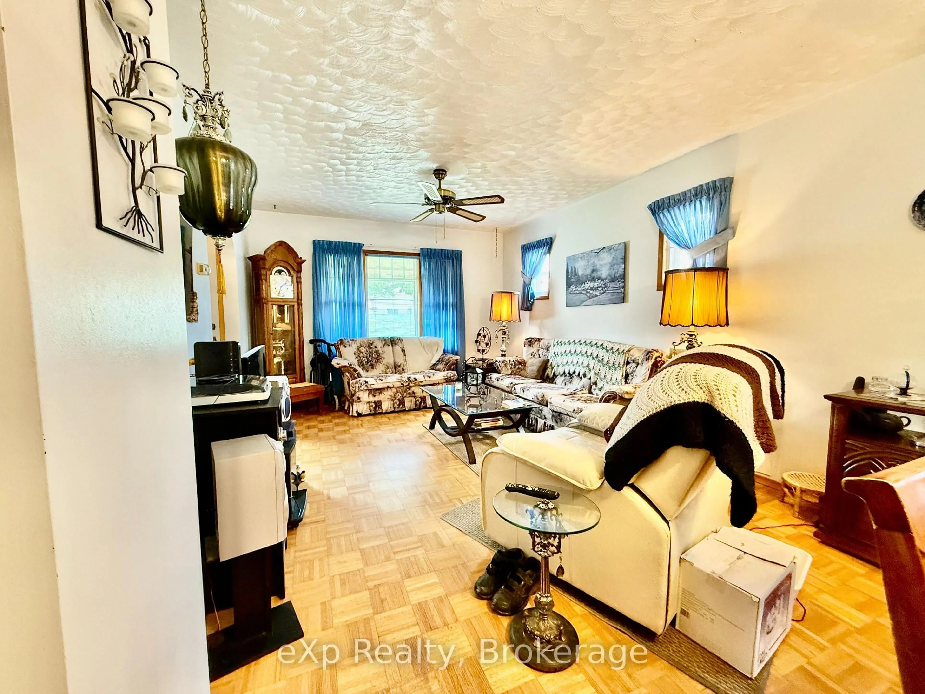 Living room with furniture, unknown for 315 10th Ave, Hanover Ontario N4N 2N4