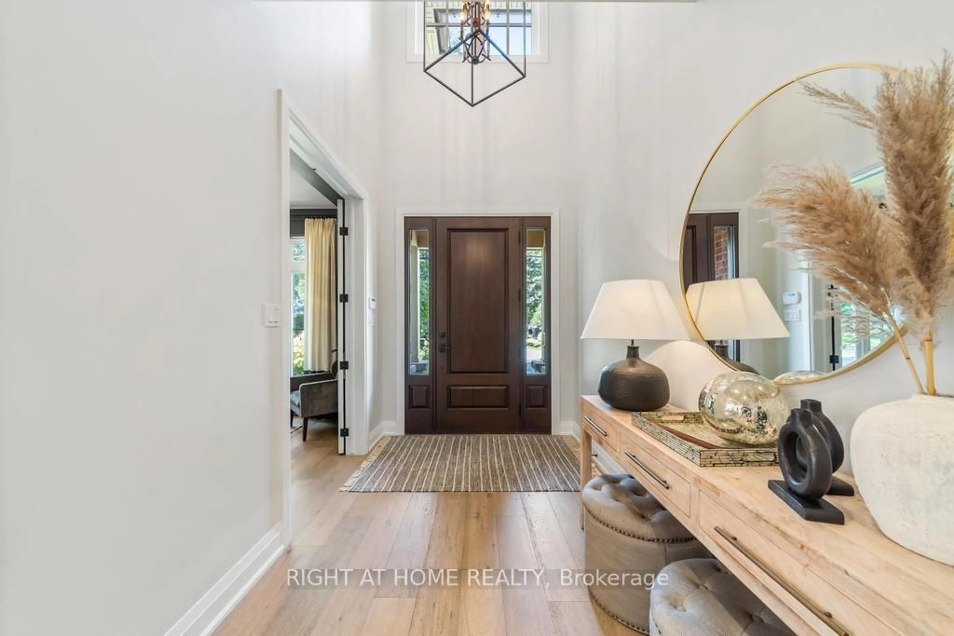 Indoor entryway for 89 Lloyminn Ave, Hamilton Ontario L9G 1H4