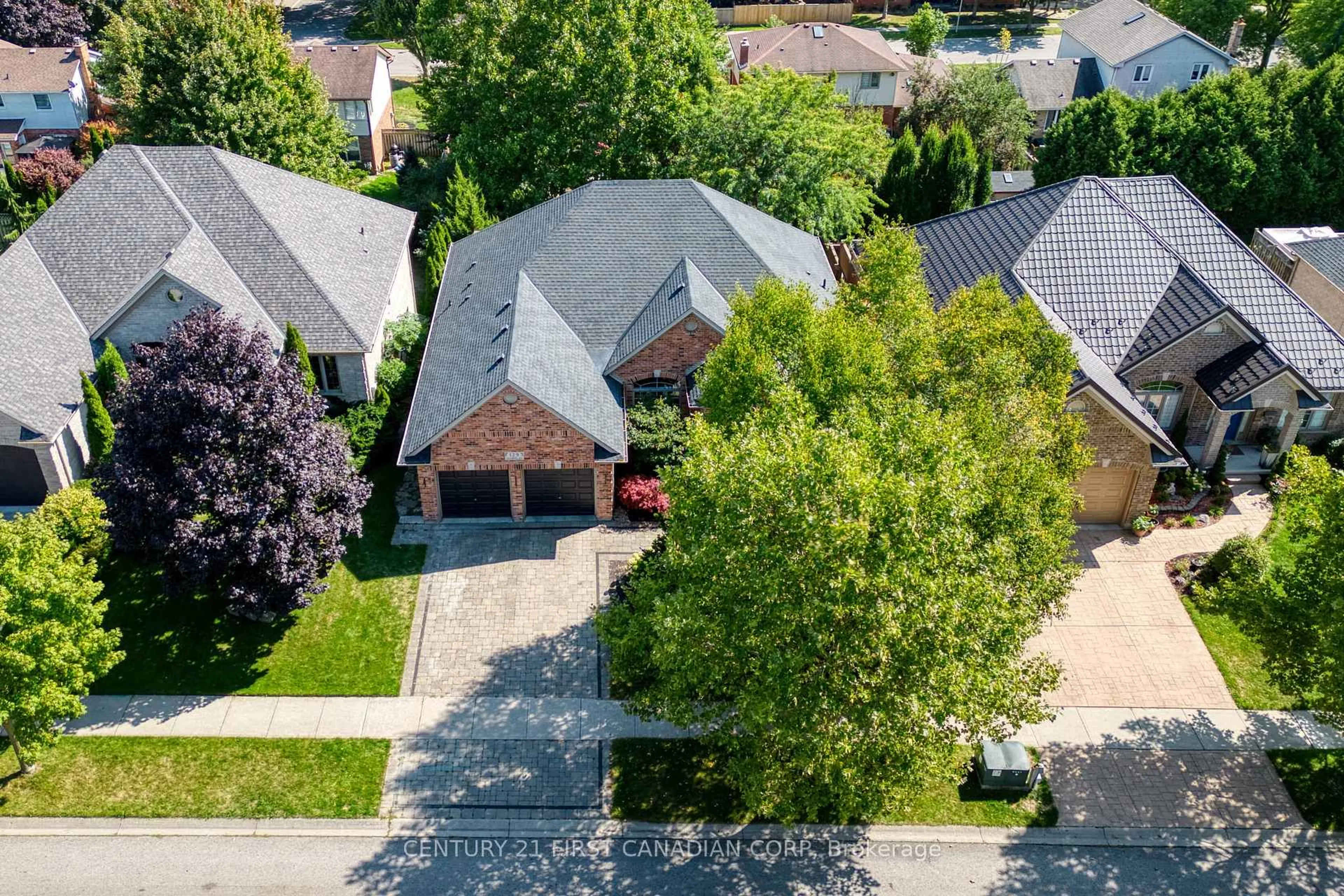A pic from outside/outdoor area/front of a property/back of a property/a pic from drone, street for 129 Chambers Ave, London North Ontario N5X 4H5