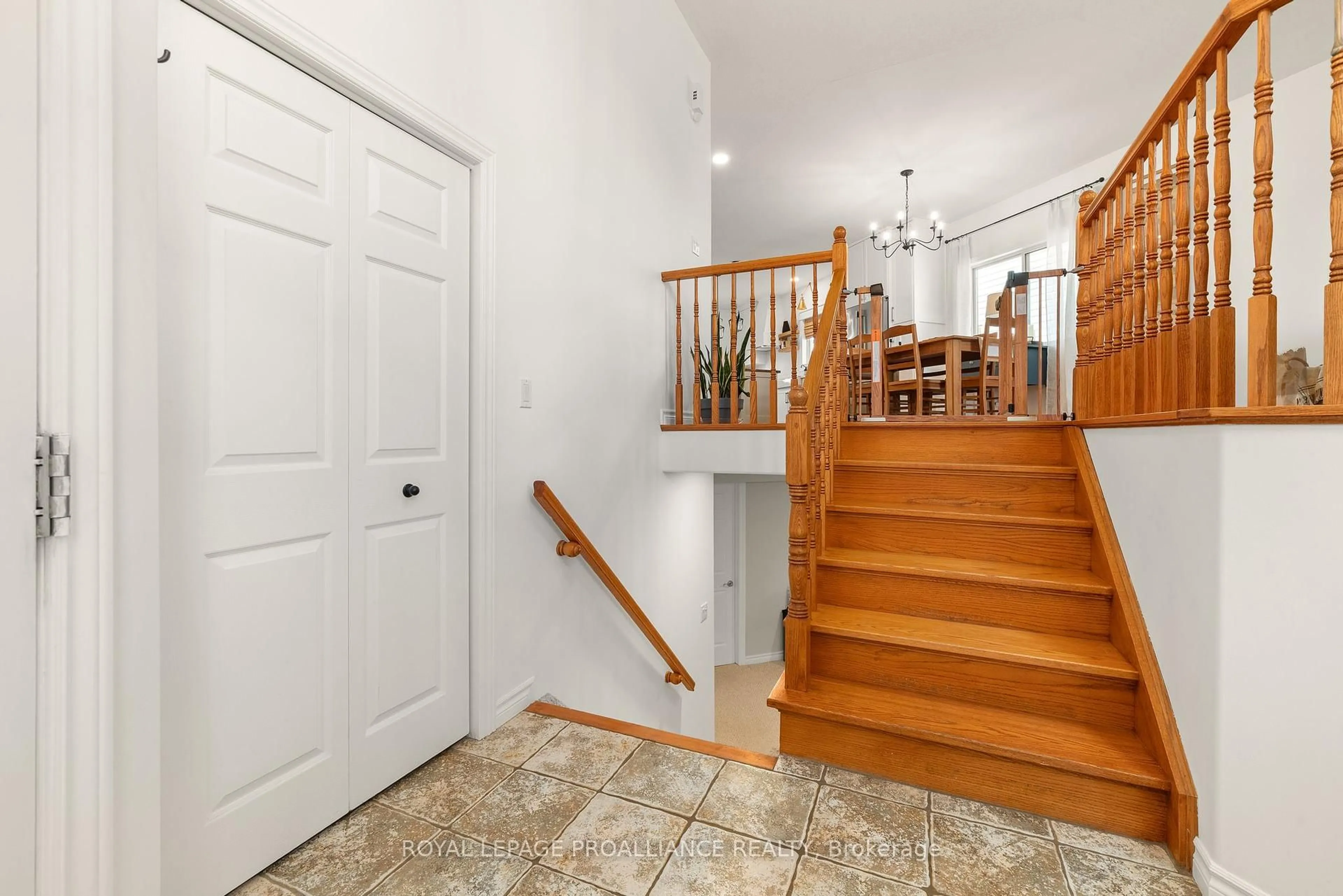 Indoor foyer for 34 Finch Dr, Belleville Ontario K8P 5M6