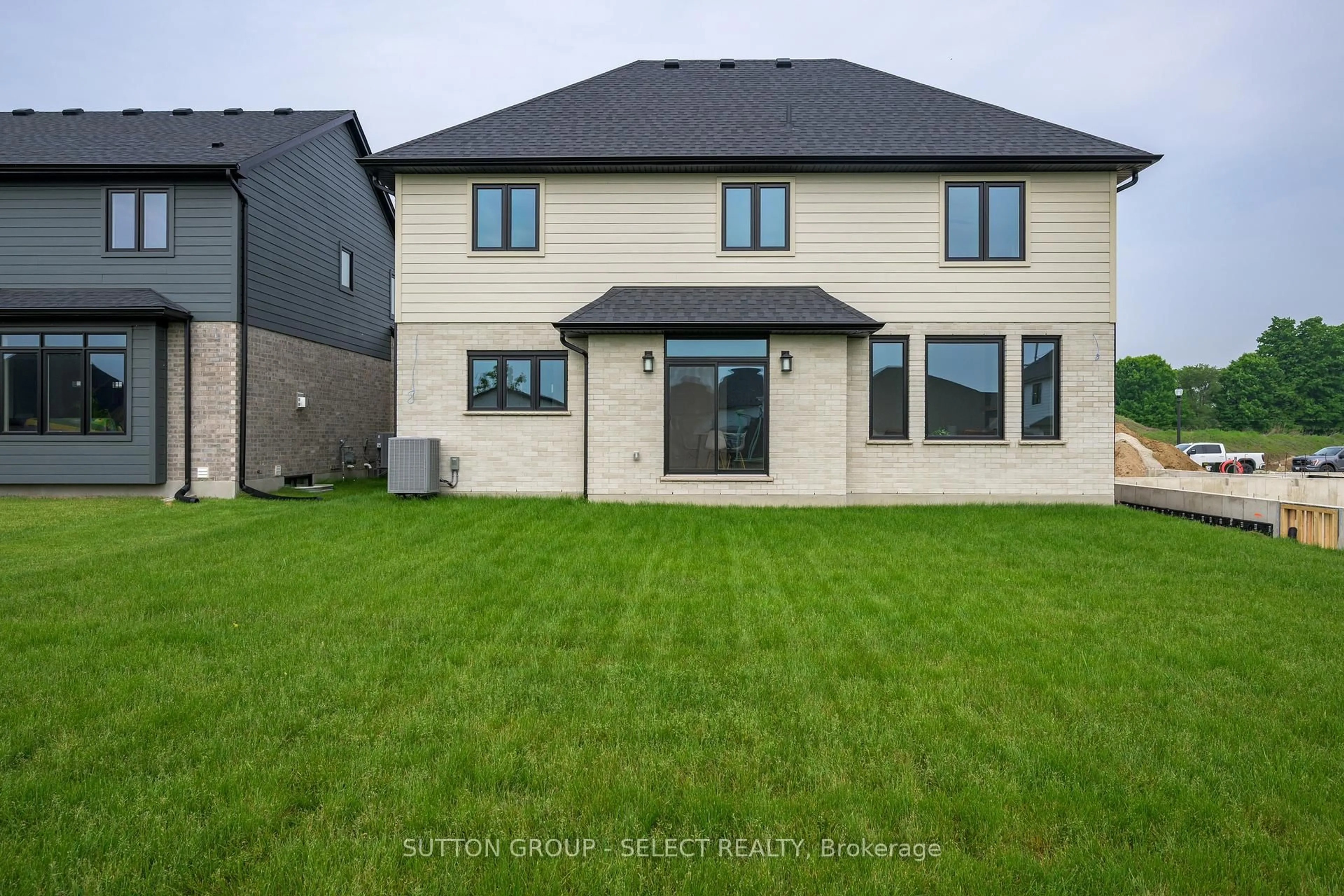 A pic from outside/outdoor area/front of a property/back of a property/a pic from drone, unknown for 138 HARVEST Lane, Thames Centre Ontario N0L 1G3