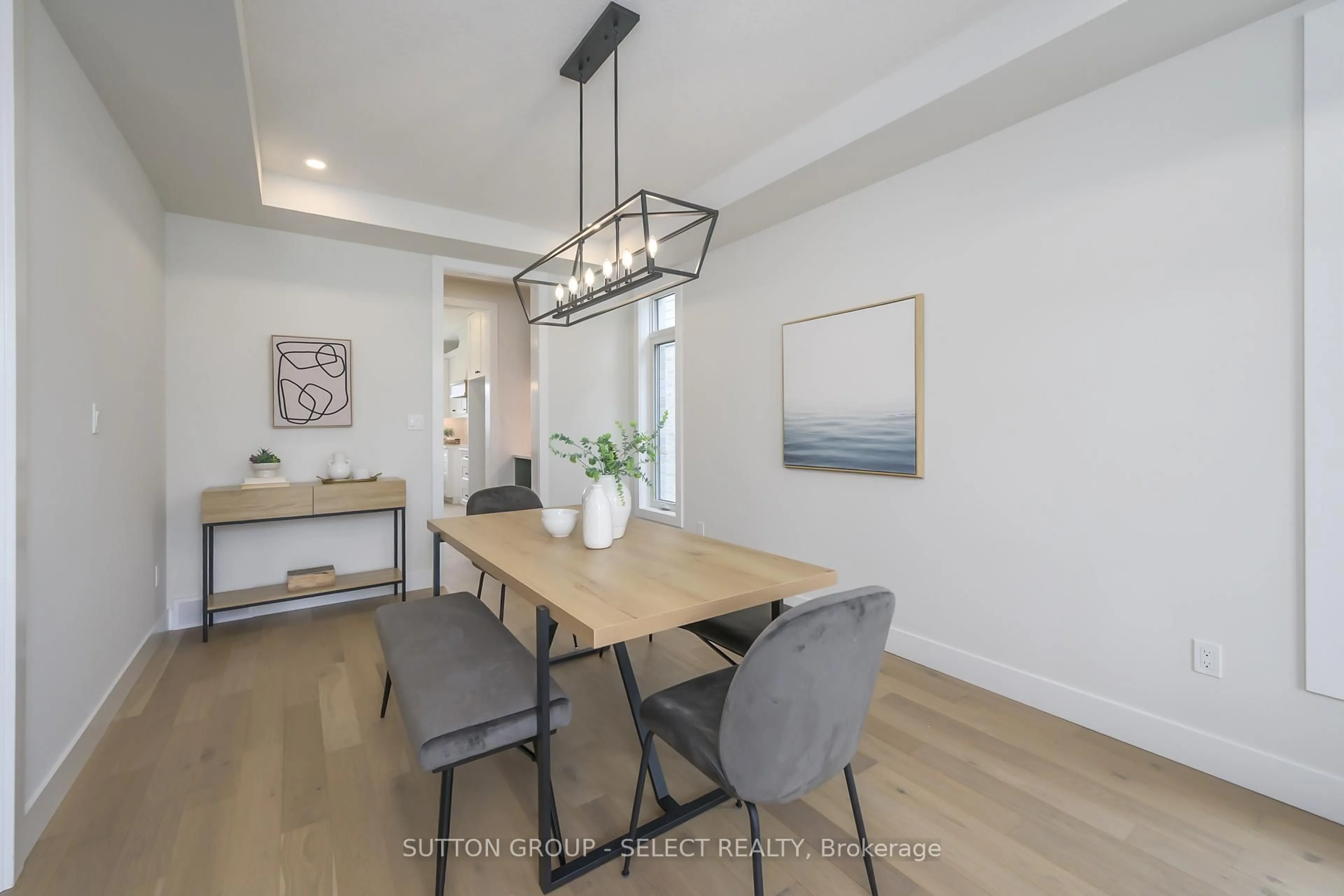Dining room, wood/laminate floor for 138 HARVEST Lane, Thames Centre Ontario N0L 1G3