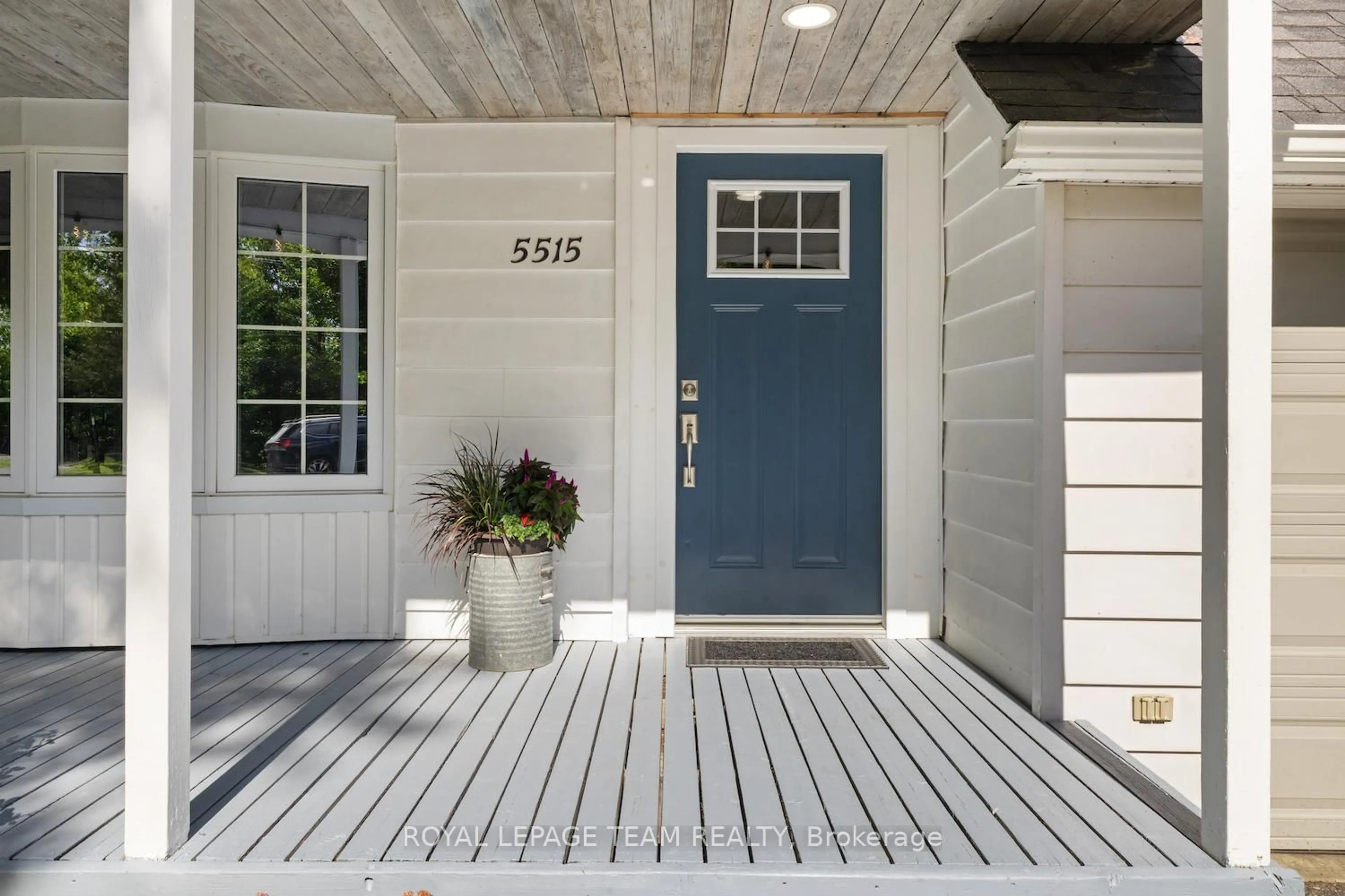 Indoor entryway for 5515 Millview St, Ottawa Ontario K4M 1J3