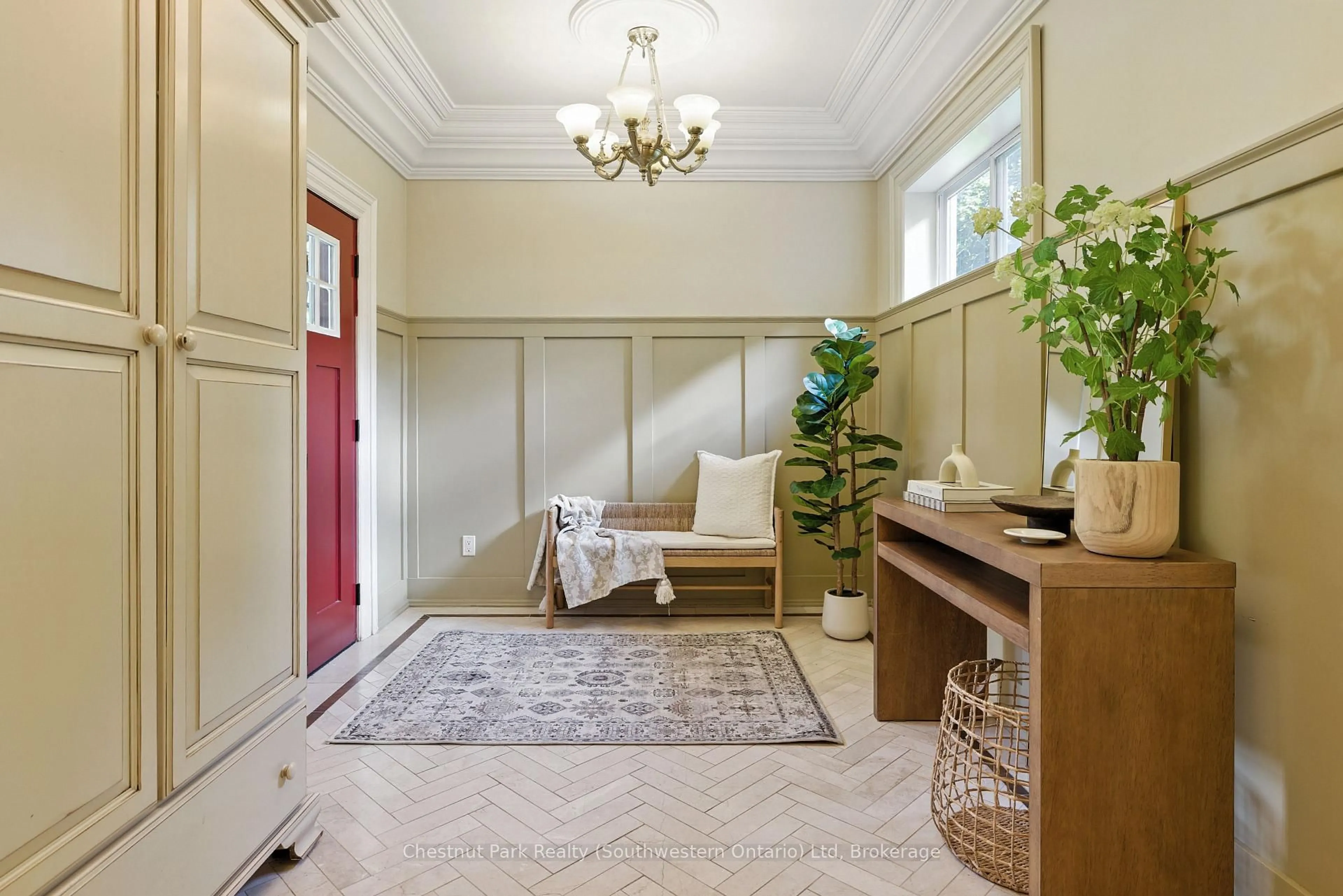 Indoor entryway for 76 Queen St, Guelph Ontario N1E 4R8