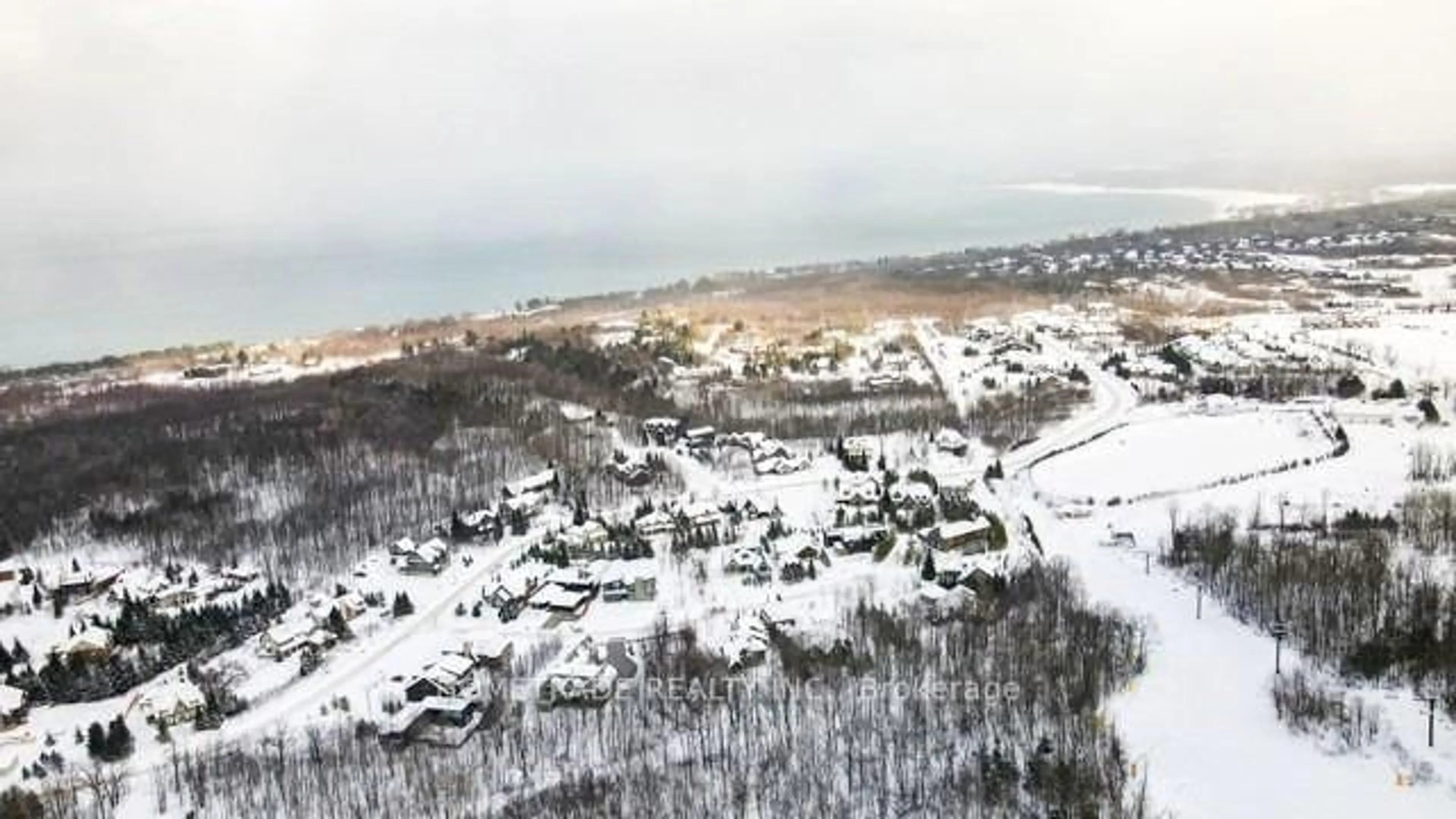 A pic from outside/outdoor area/front of a property/back of a property/a pic from drone, street for 102 Hemlock Crt, Blue Mountains Ontario L9Y 0T3