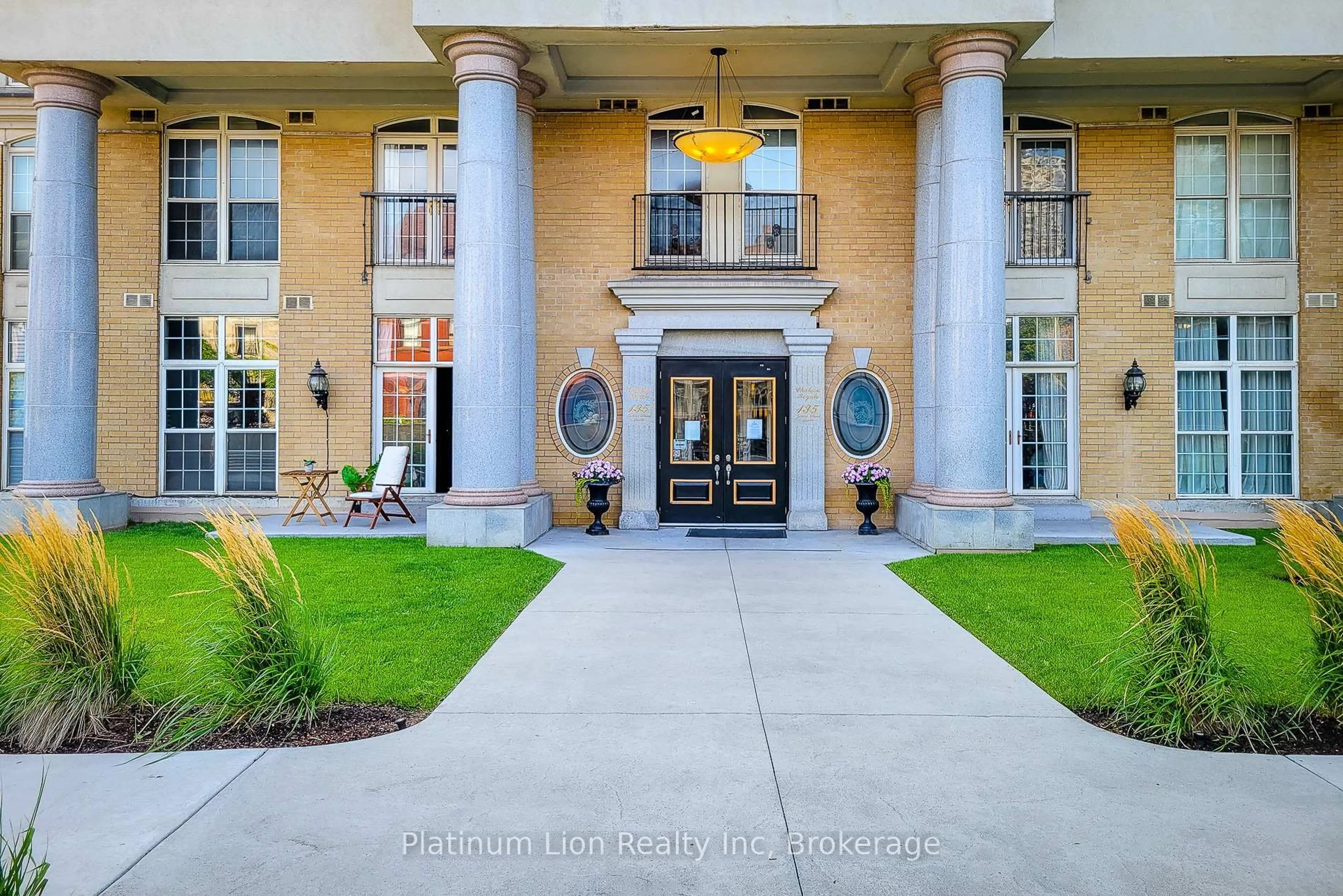 Indoor foyer for 135 James St #402, Hamilton Ontario L8P 2Z6