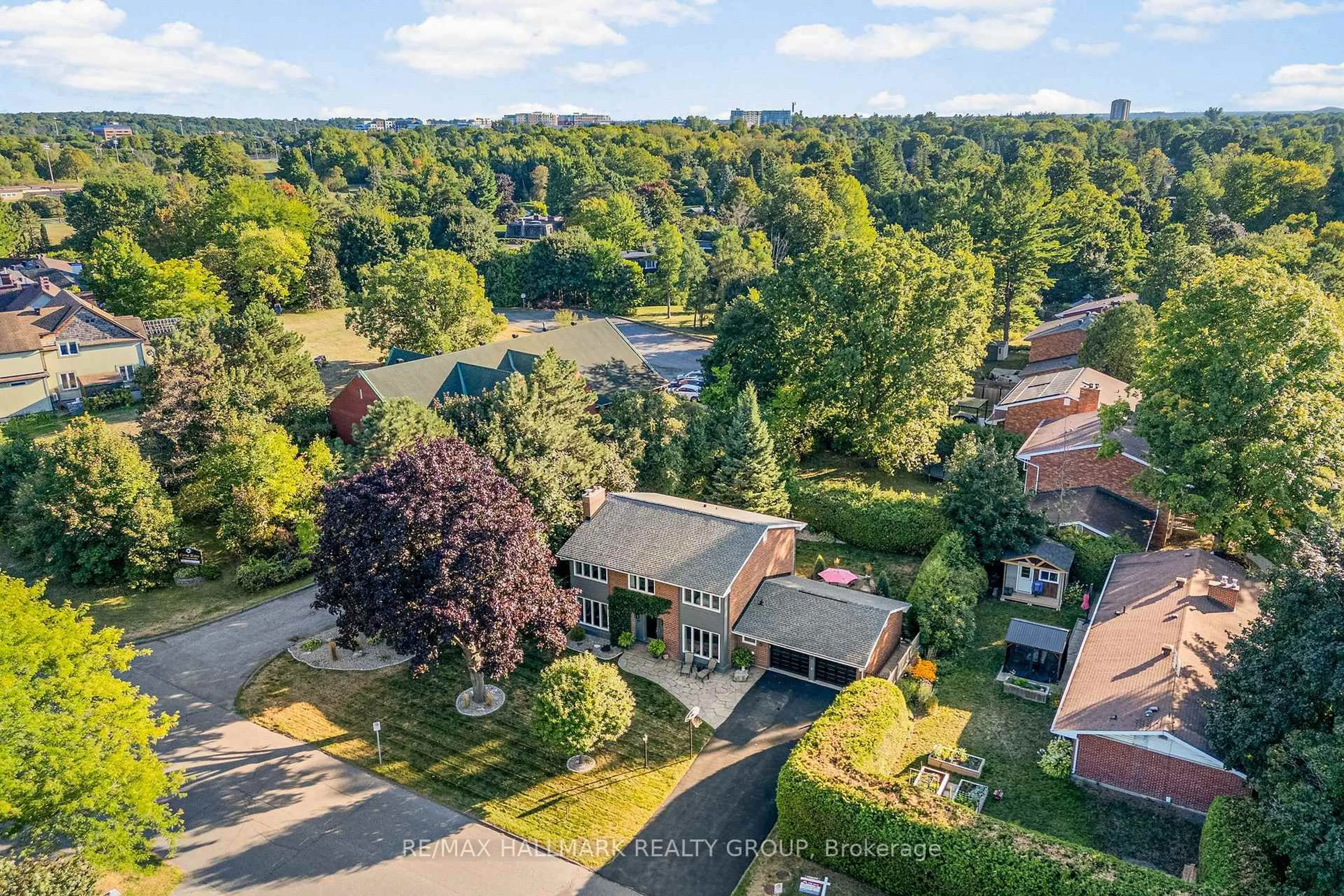 A pic from outside/outdoor area/front of a property/back of a property/a pic from drone, unknown for 87 Leacock Dr, Kanata Ontario K2K 1S5
