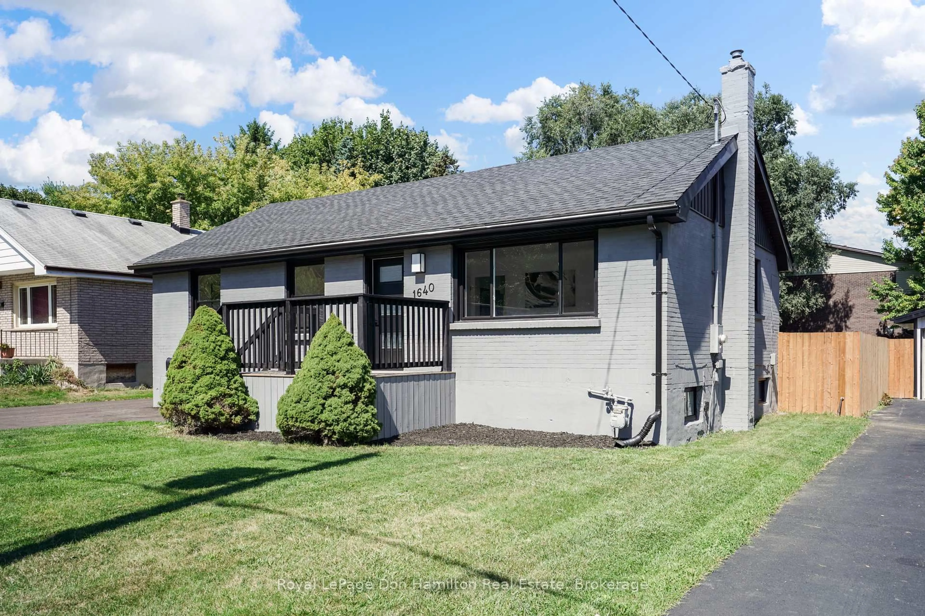 Home with vinyl exterior material, street for 1640 Mardell St, London East Ontario N5V 1X4