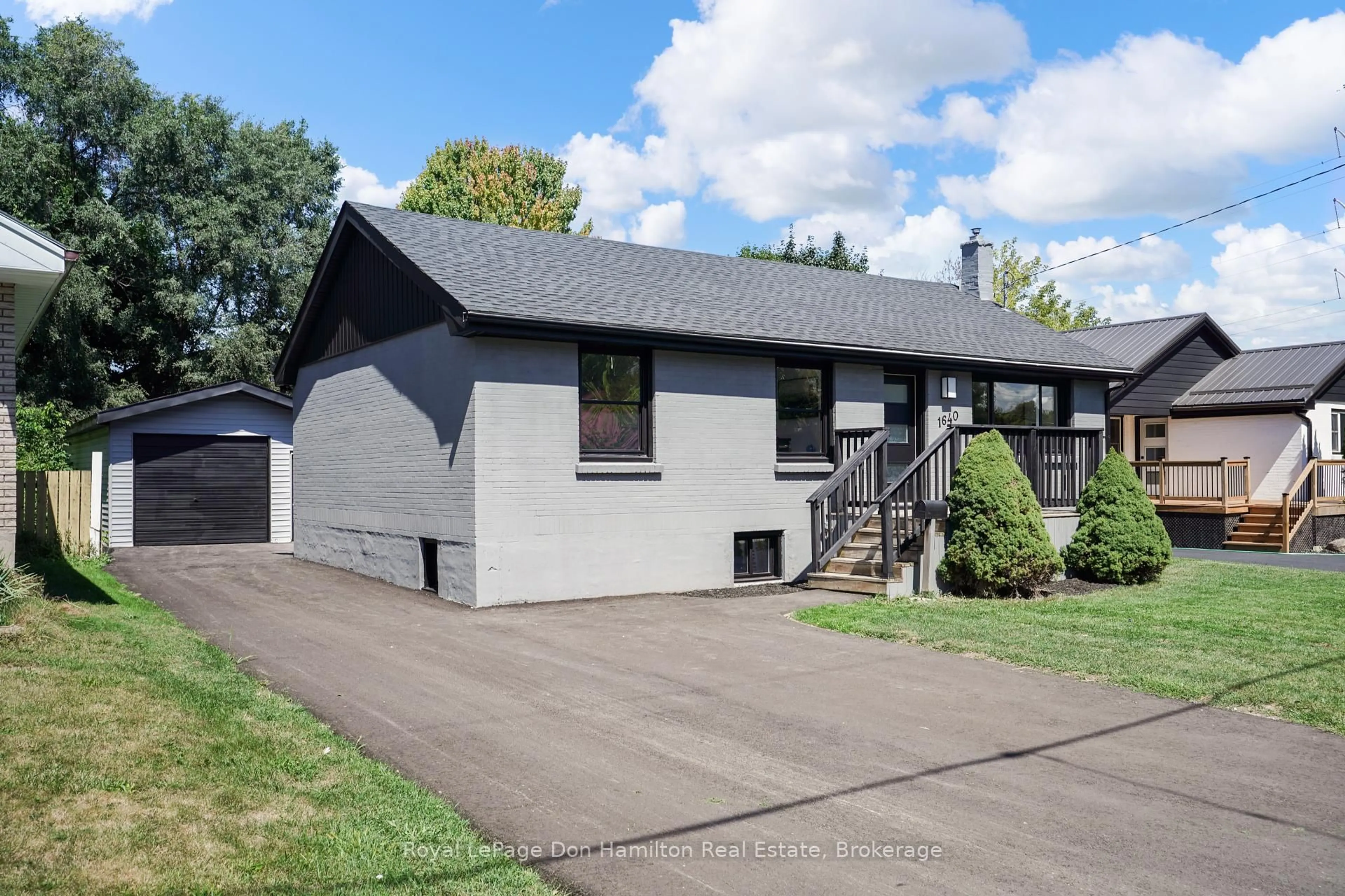 Home with vinyl exterior material, street for 1640 Mardell St, London East Ontario N5V 1X4