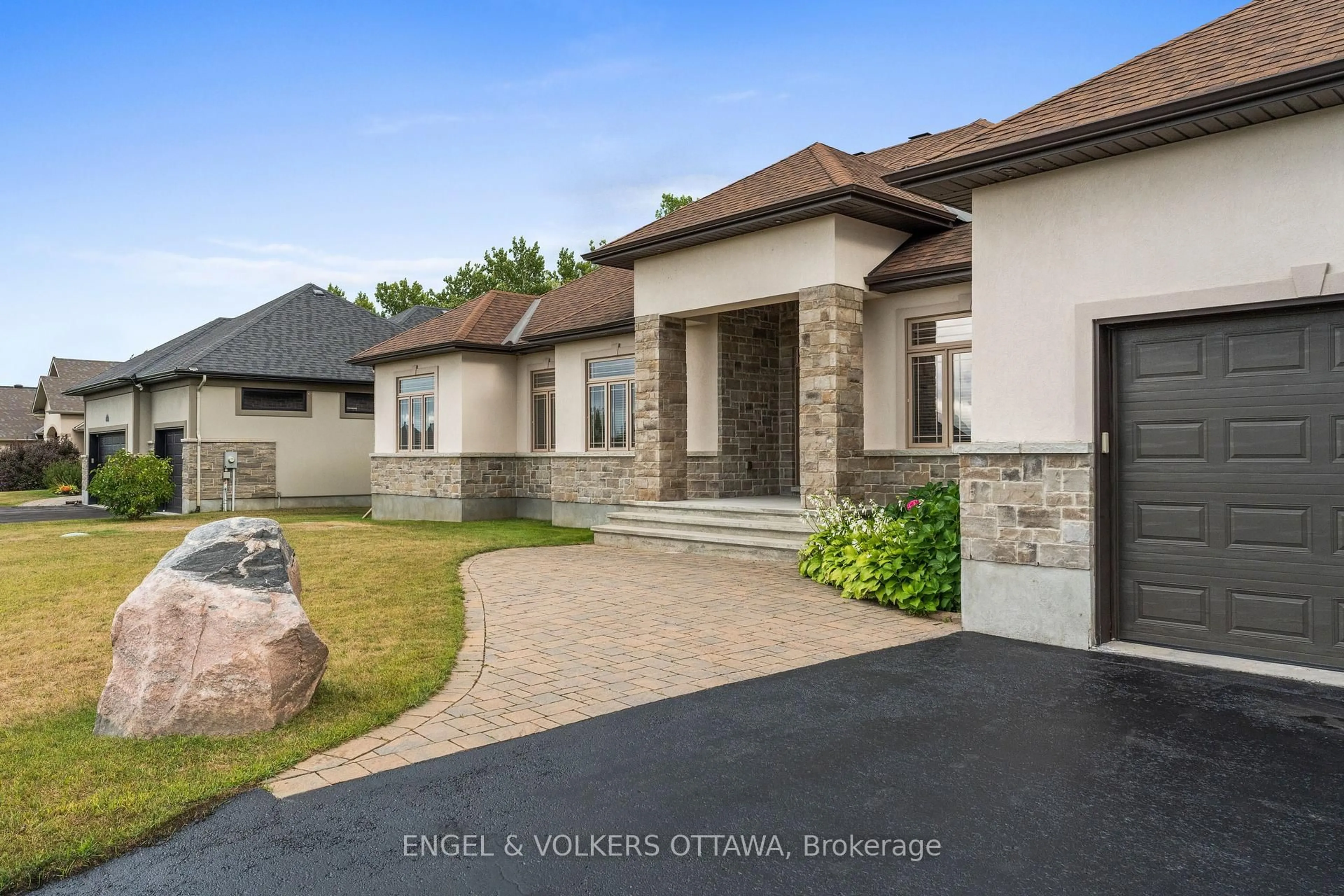 Home with brick exterior material, unknown for 7510 Village Centre Pl, Ottawa Ontario K4P 0C8