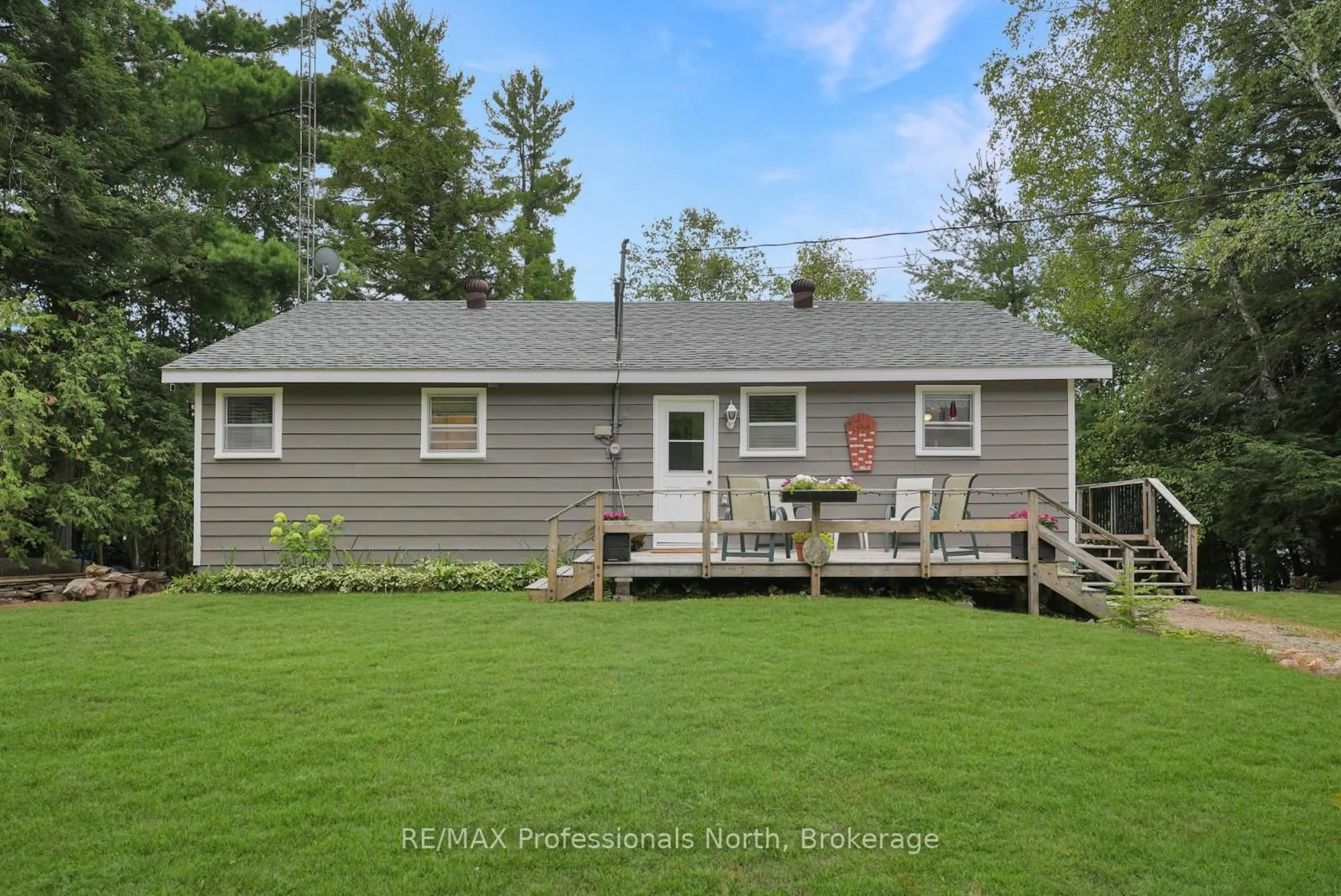 Home with vinyl exterior material, unknown for 2375 Watts Rd, Dysart et al Ontario K0M 1S0