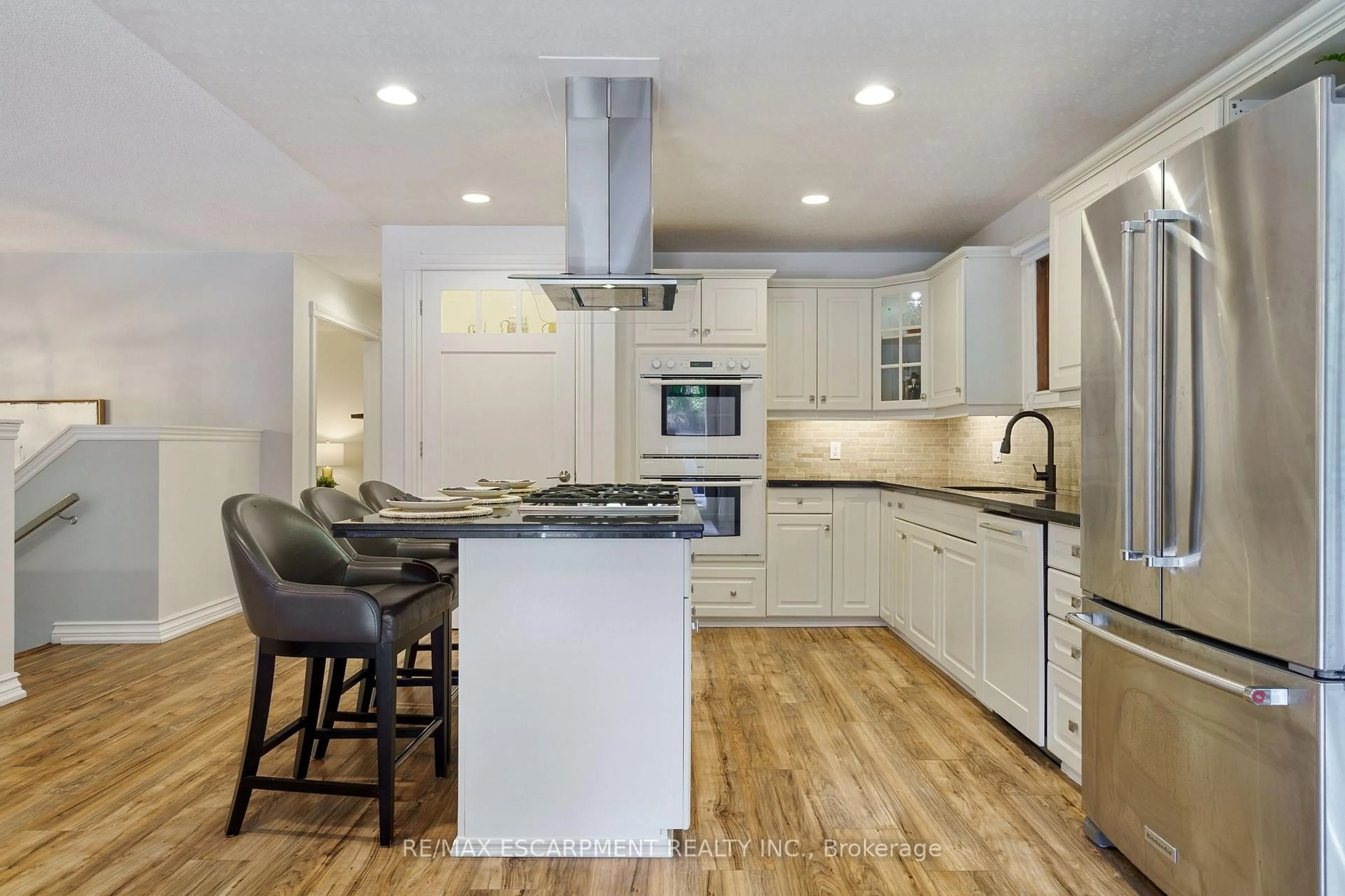 Open concept kitchen, unknown for 304 Central Ave, Grimsby Ontario L3M 5J1