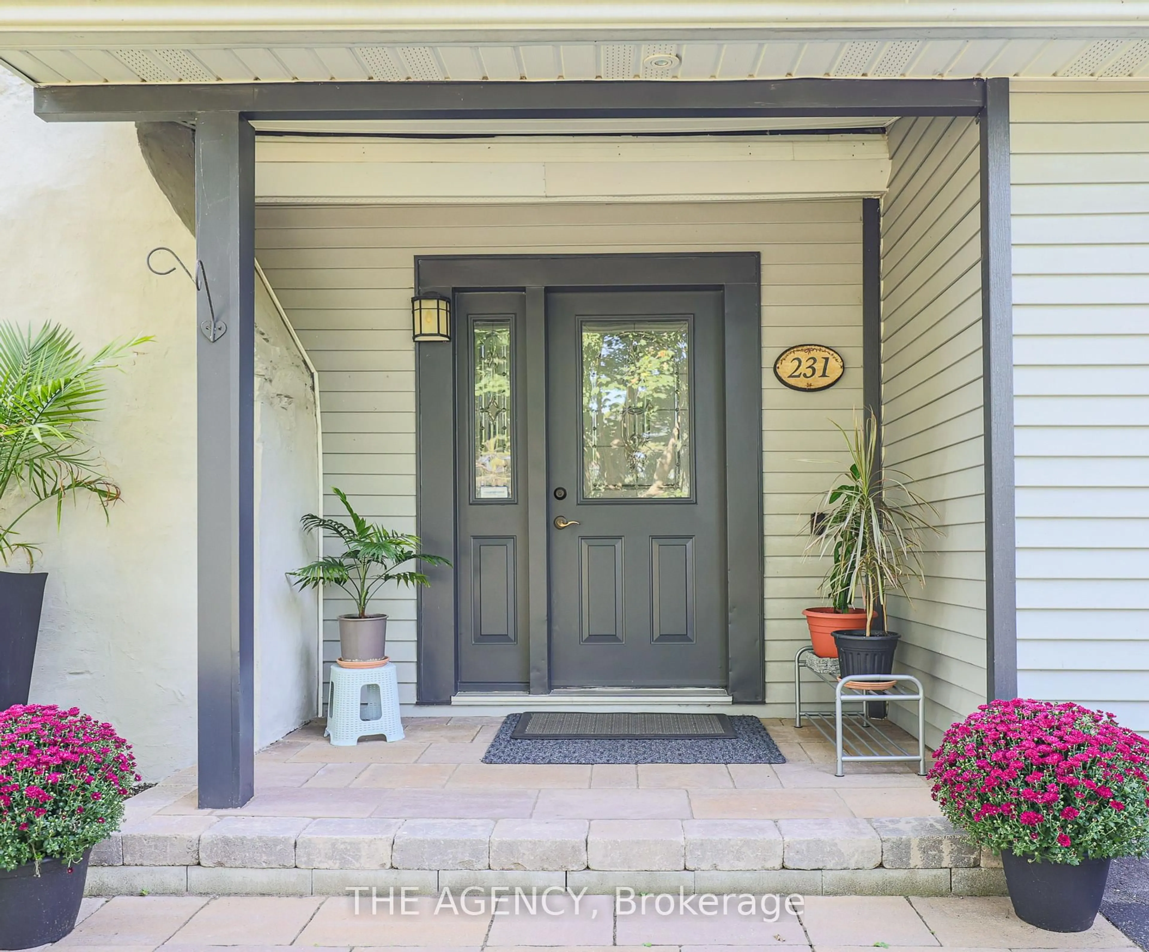 Indoor entryway for 231 Prospect Point Road South Rd, Fort Erie Ontario L0S 1N0