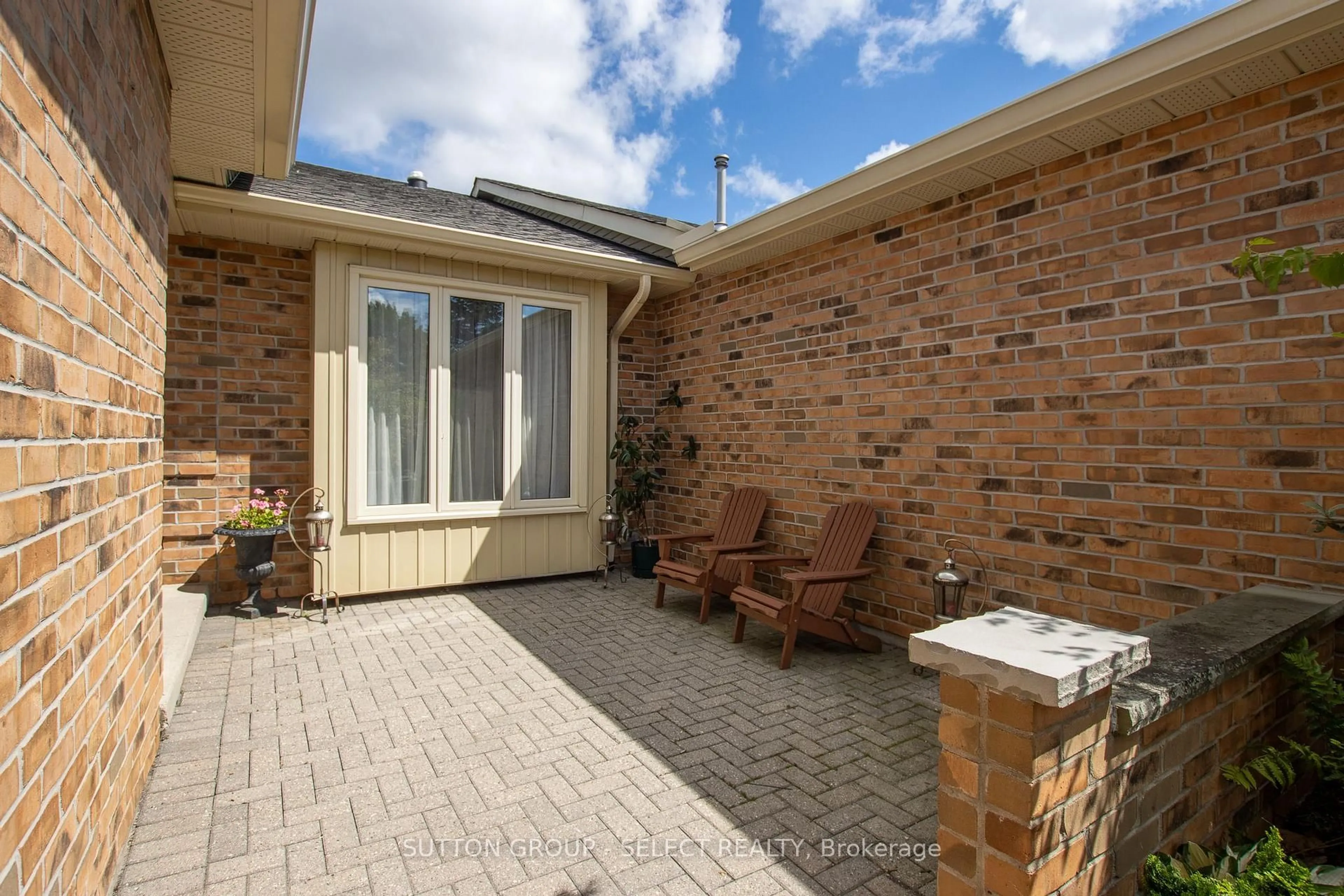 Patio, street for 445 Riverside Dr #4, London North Ontario N6H 2R8