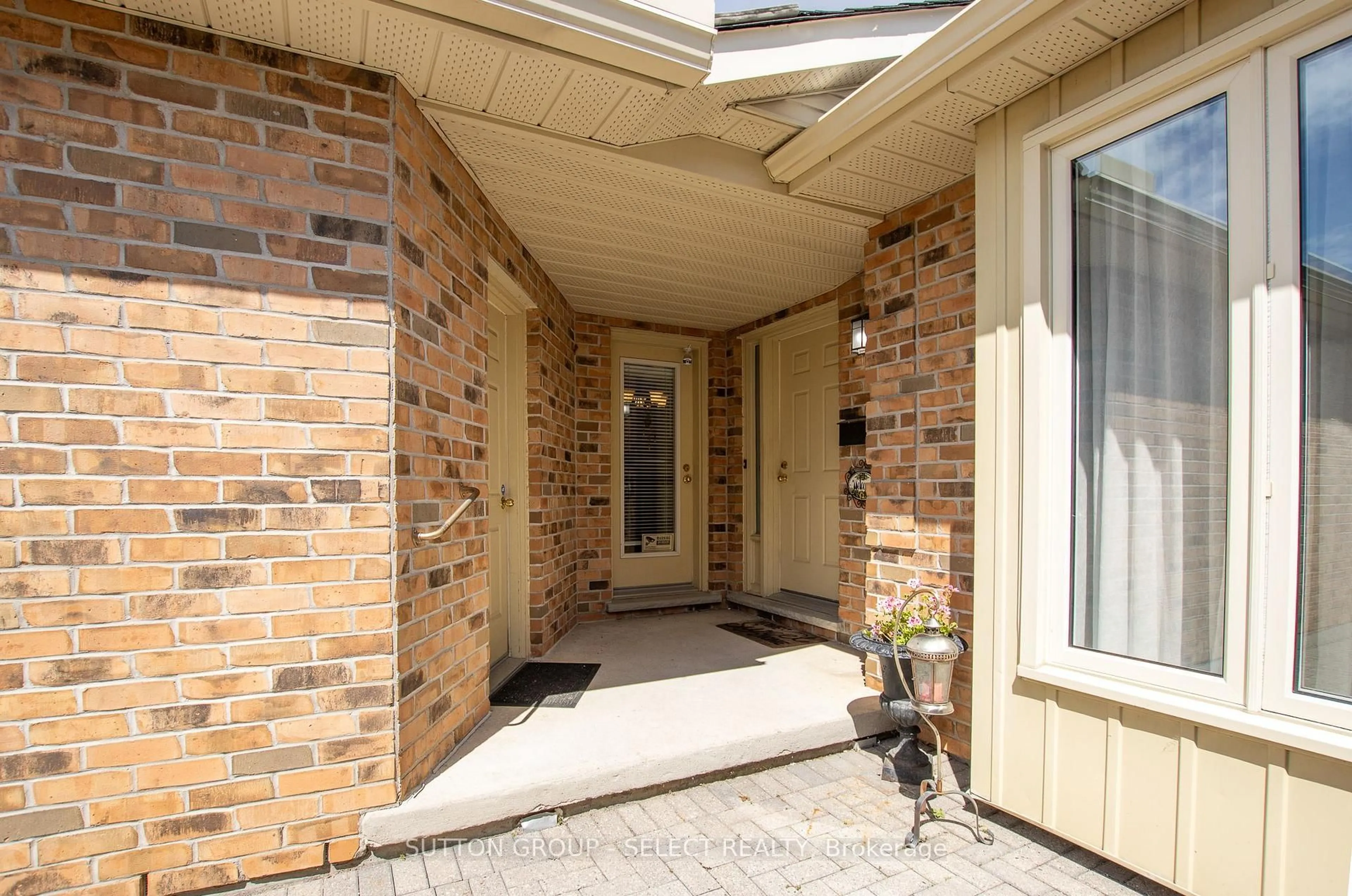 Unknown for 445 Riverside Dr #4, London North Ontario N6H 2R8