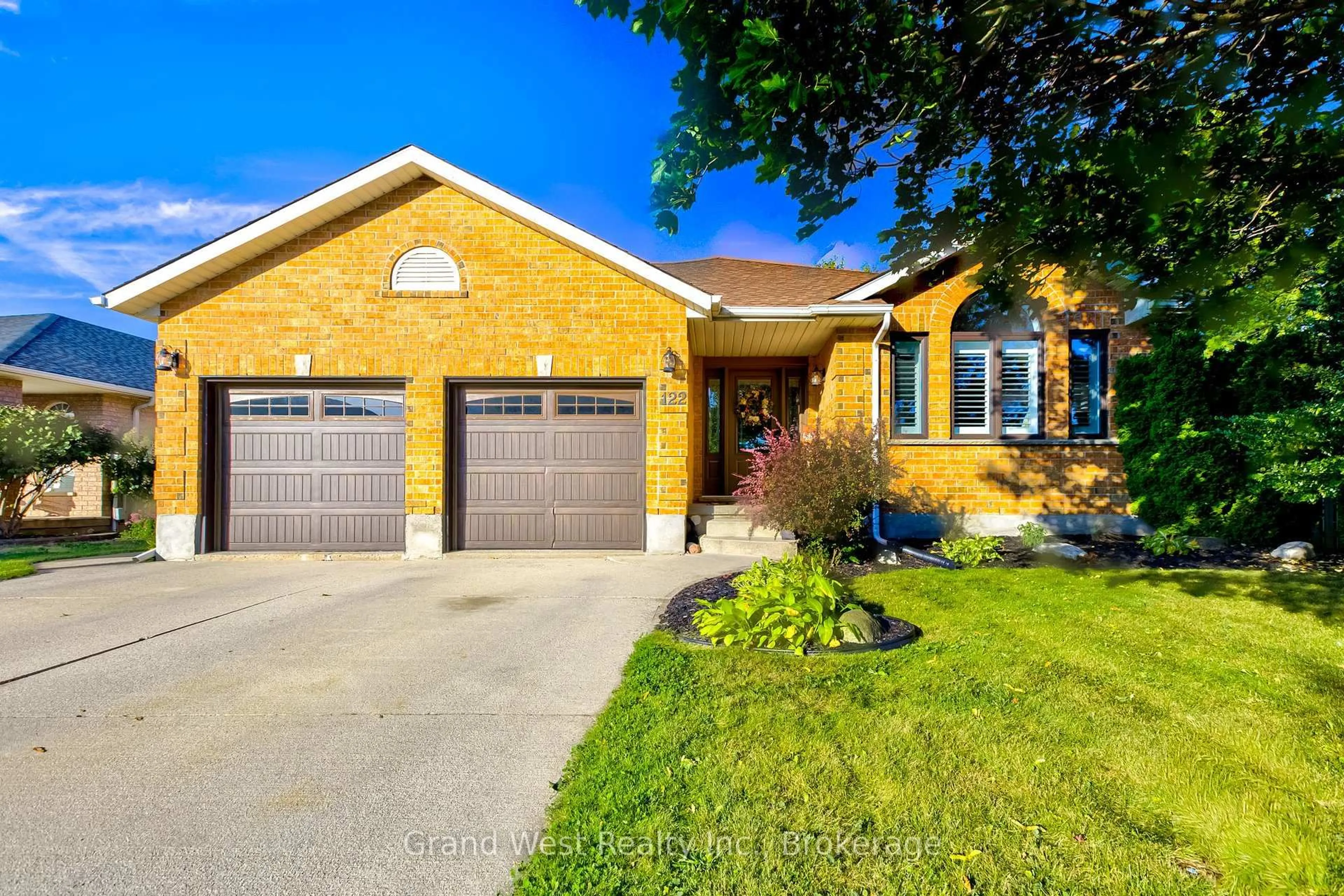 Home with brick exterior material, street for 122 Westcliff Way, Cambridge Ontario N1S 4Y6