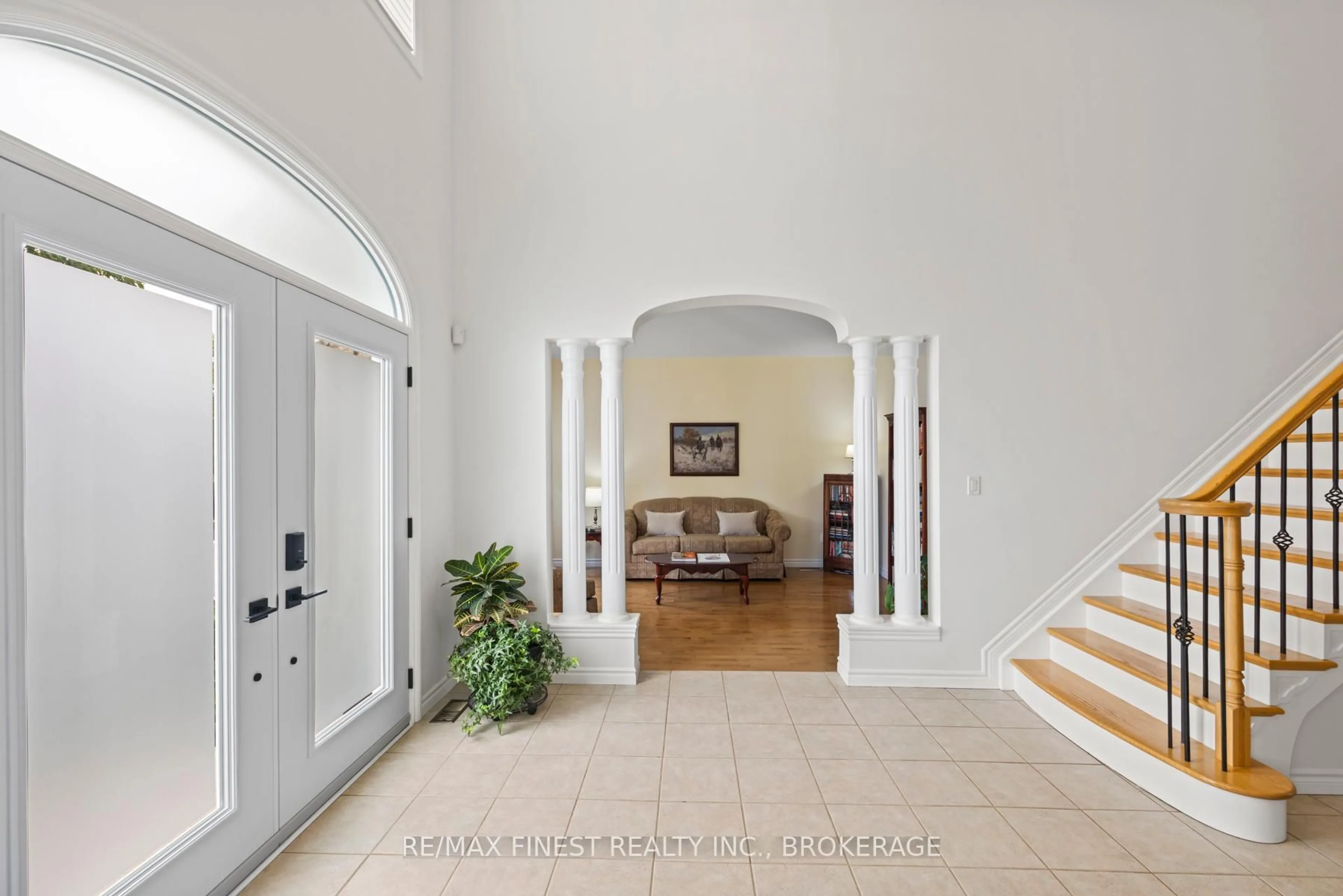 Indoor foyer for 332 Honeywood Ave, Kingston Ontario K7K 7L4