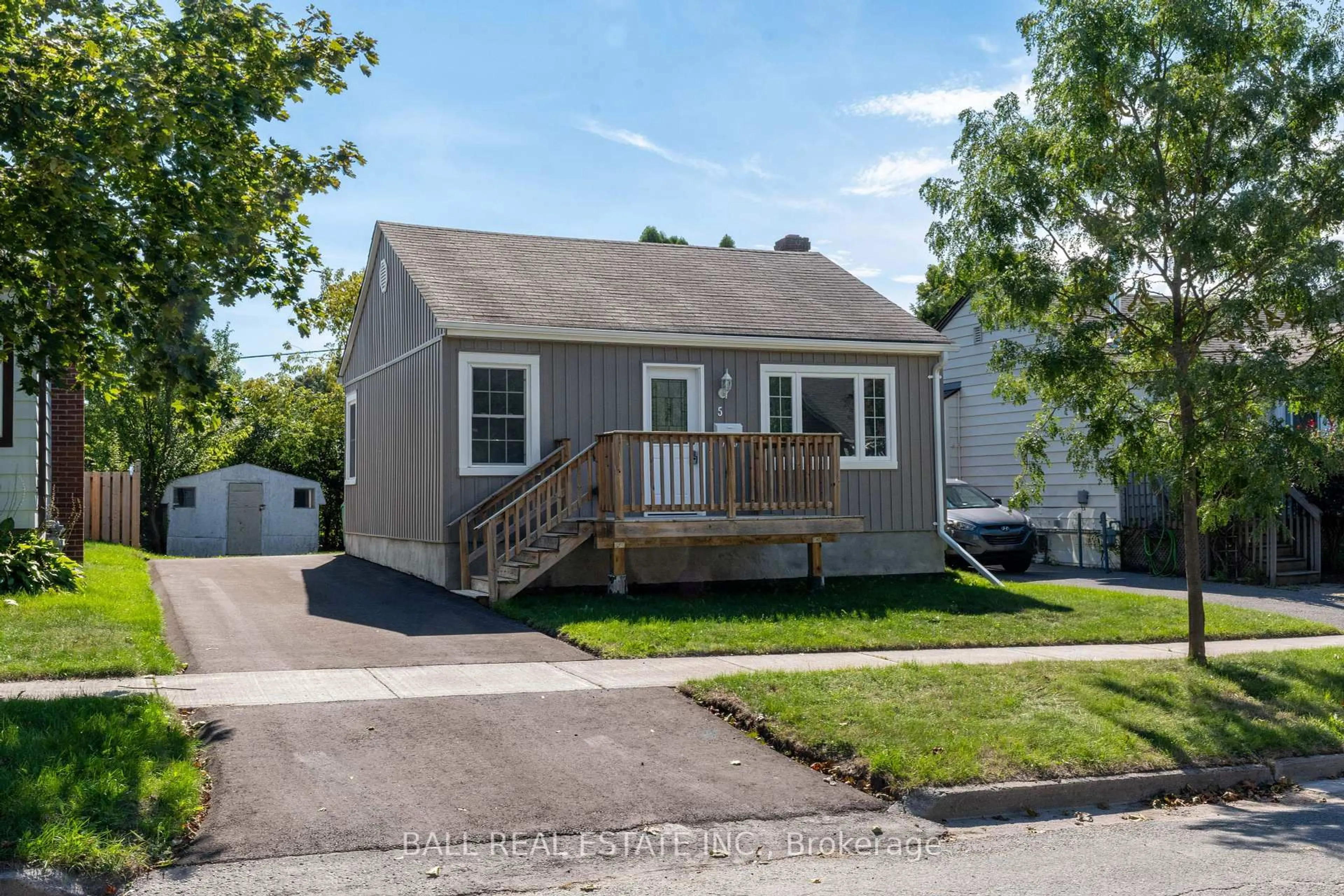 Home with vinyl exterior material, street for 5 Wallace St, Peterborough Ontario K9H 1A8