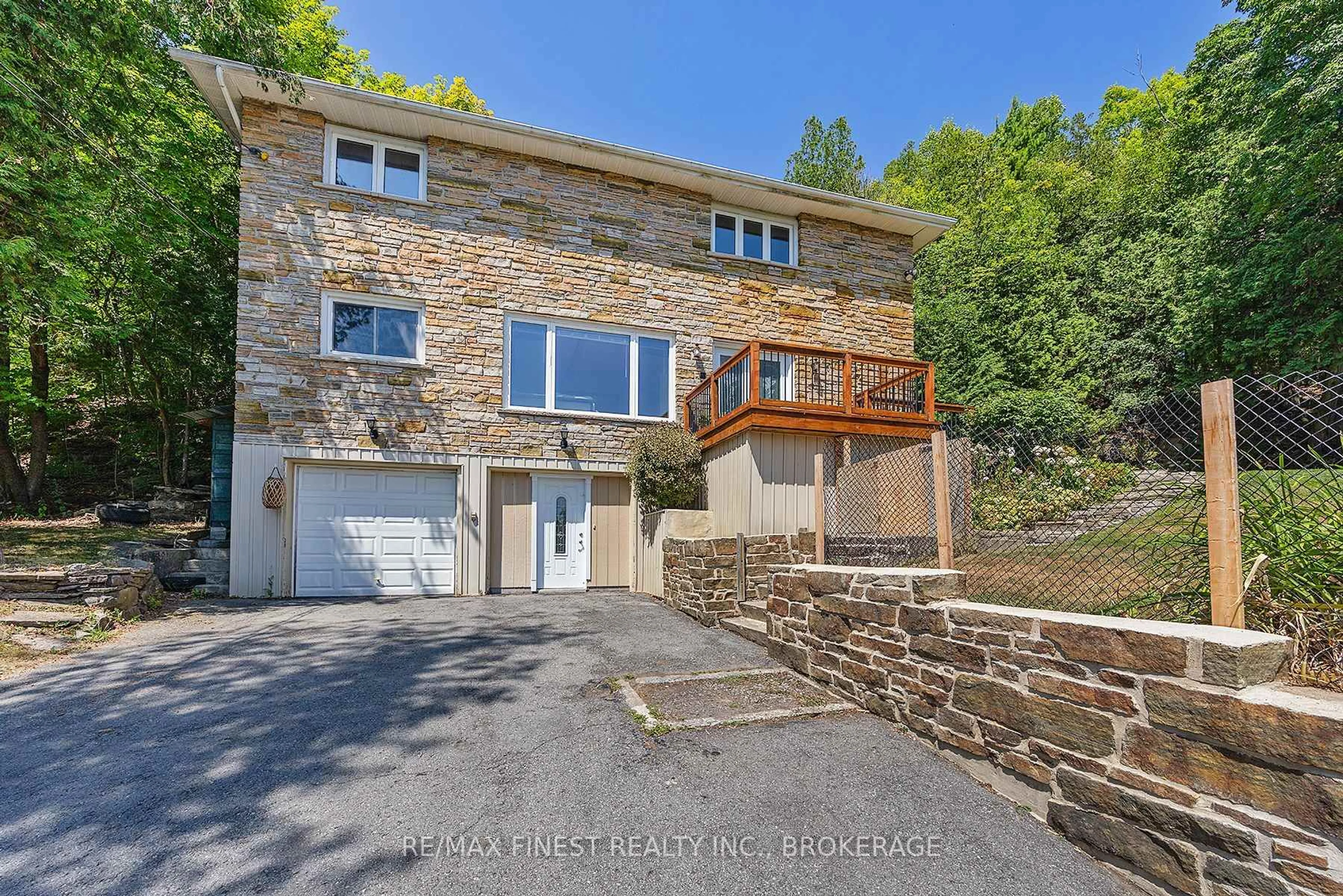 A pic from outside/outdoor area/front of a property/back of a property/a pic from drone, building for 3327 Loughborough Dr, Kingston Ontario K0H 1S0